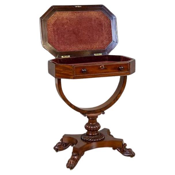 Table de couture victorienne en bois et placage d'acajou Circa 1850