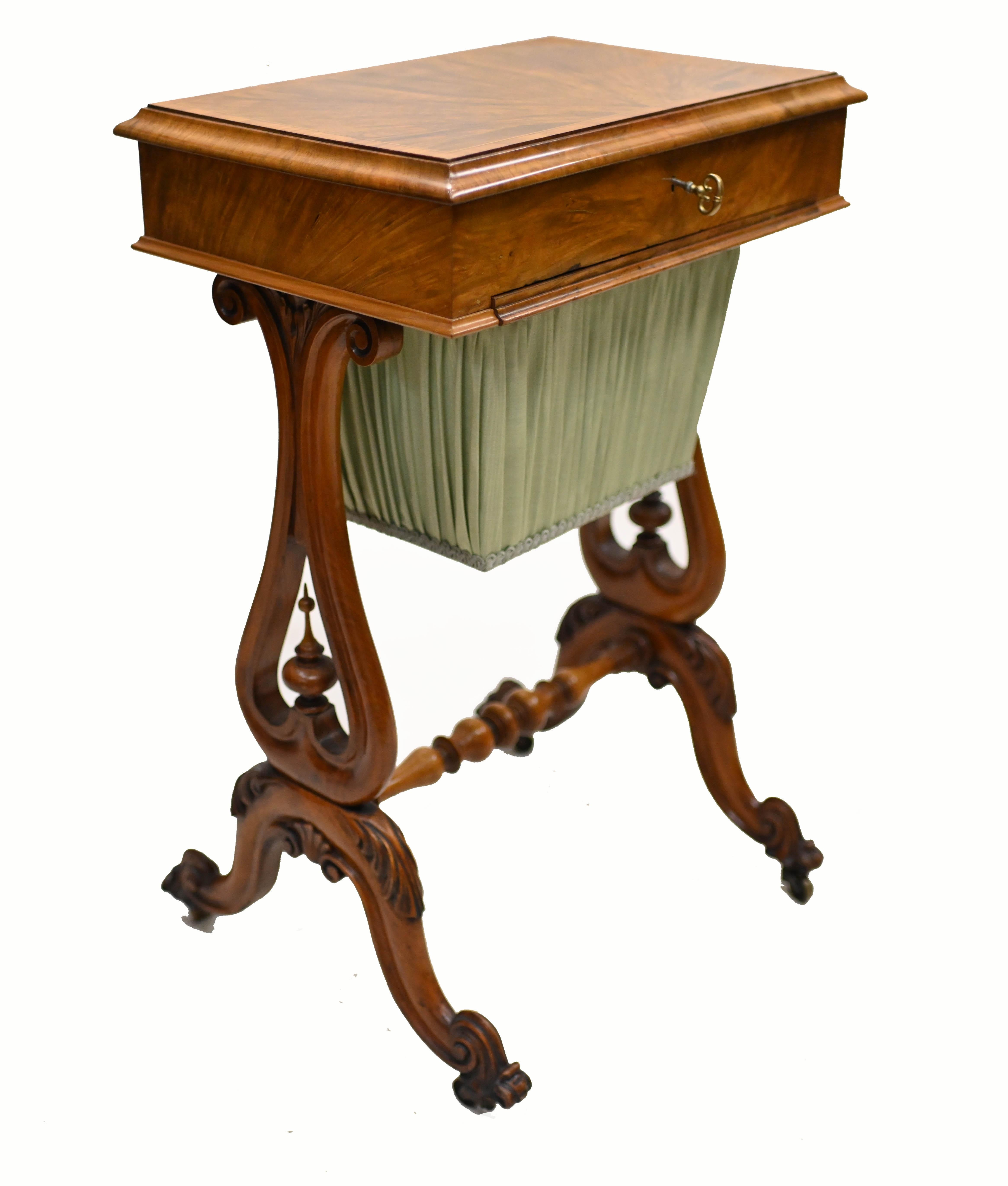 Elegant Victorian sewing table - or work box - in walnut
Great patina to the wood
Top opens out to reveal all the compartments and boxes
On lyre ends support by finely craved cabriole legs cost
Features a carved piecrust edging and tapering reeded