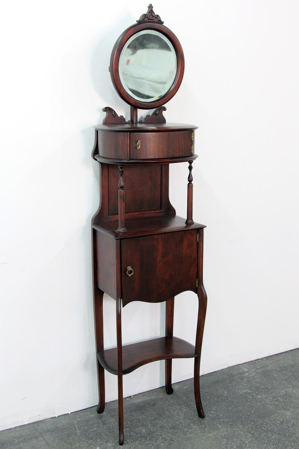 Victorian Shaving Stand In Good Condition For Sale In Bridport, CT