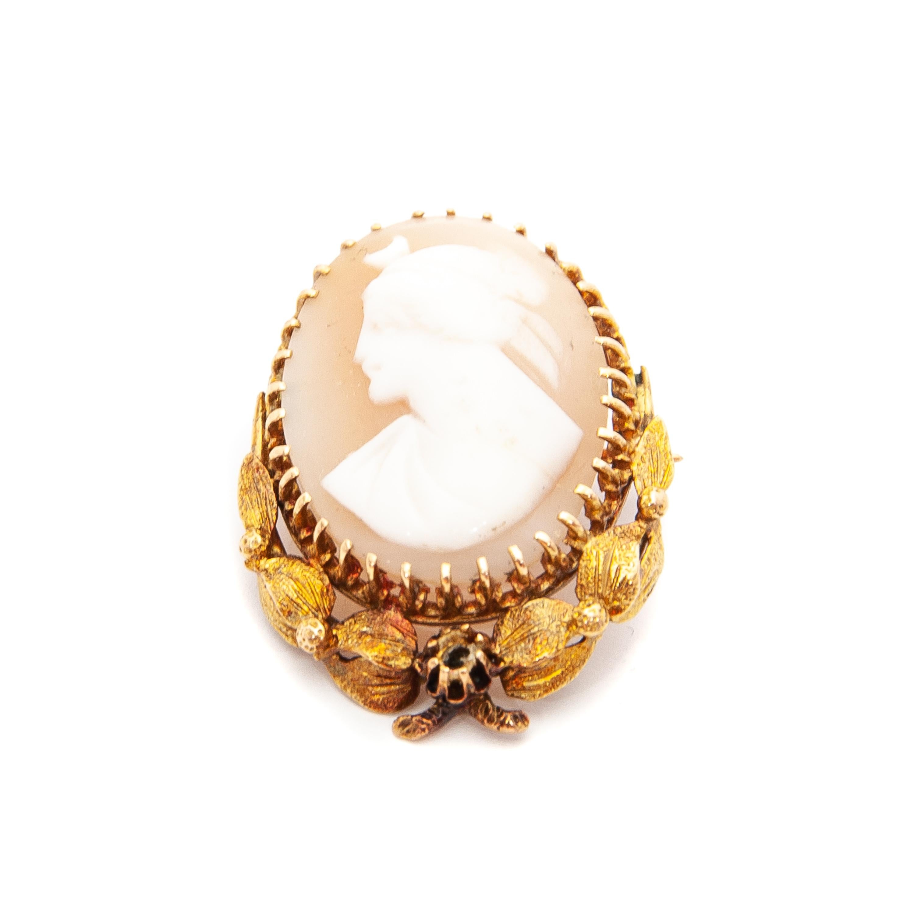 Vintage 14K Gold Shell Cameo Brooch Pendant For Sale 2