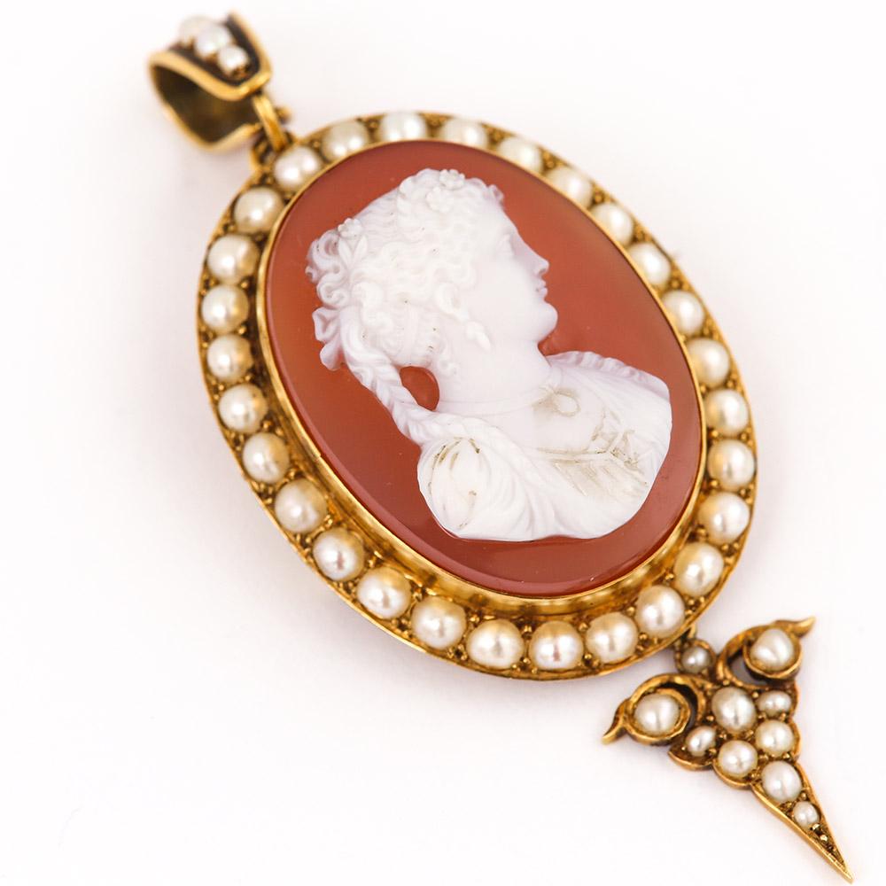 Victorian Shell Cameo and Pearl Pendant Brooch 15 Karat Gold, circa 1890 In Good Condition In Lancashire, Oldham