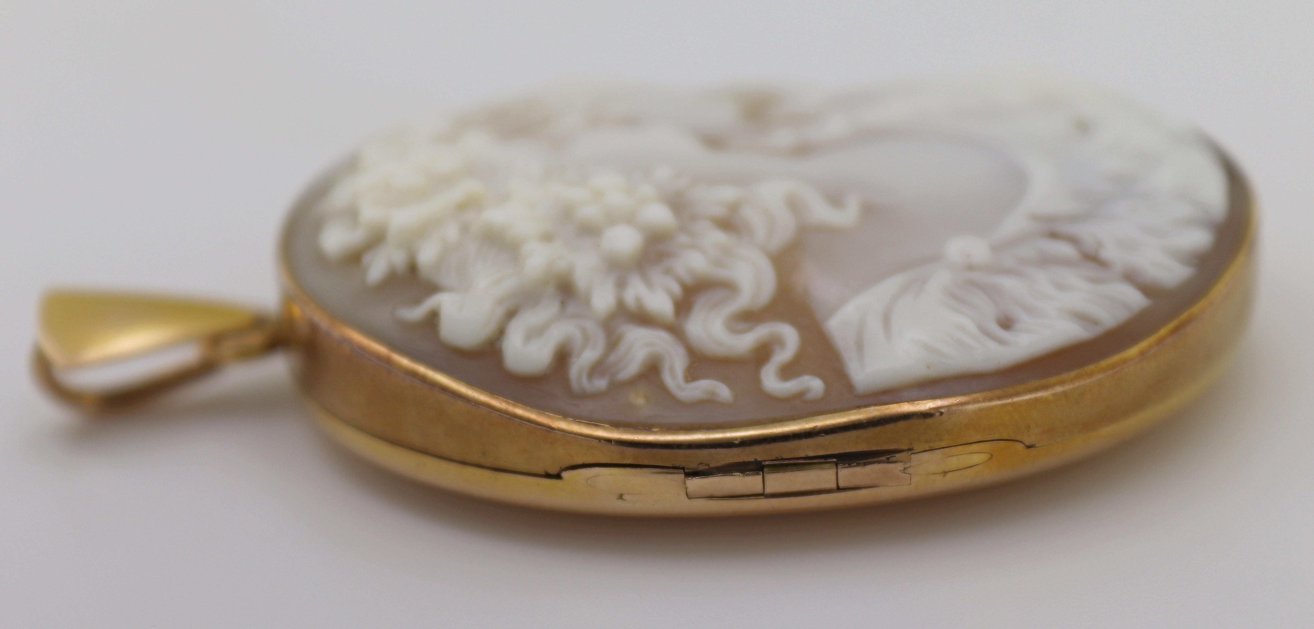 Victorian Shell Cameo Bacchus and Ariadne, 12K Yellow Gold Locket, Pendant For Sale 6