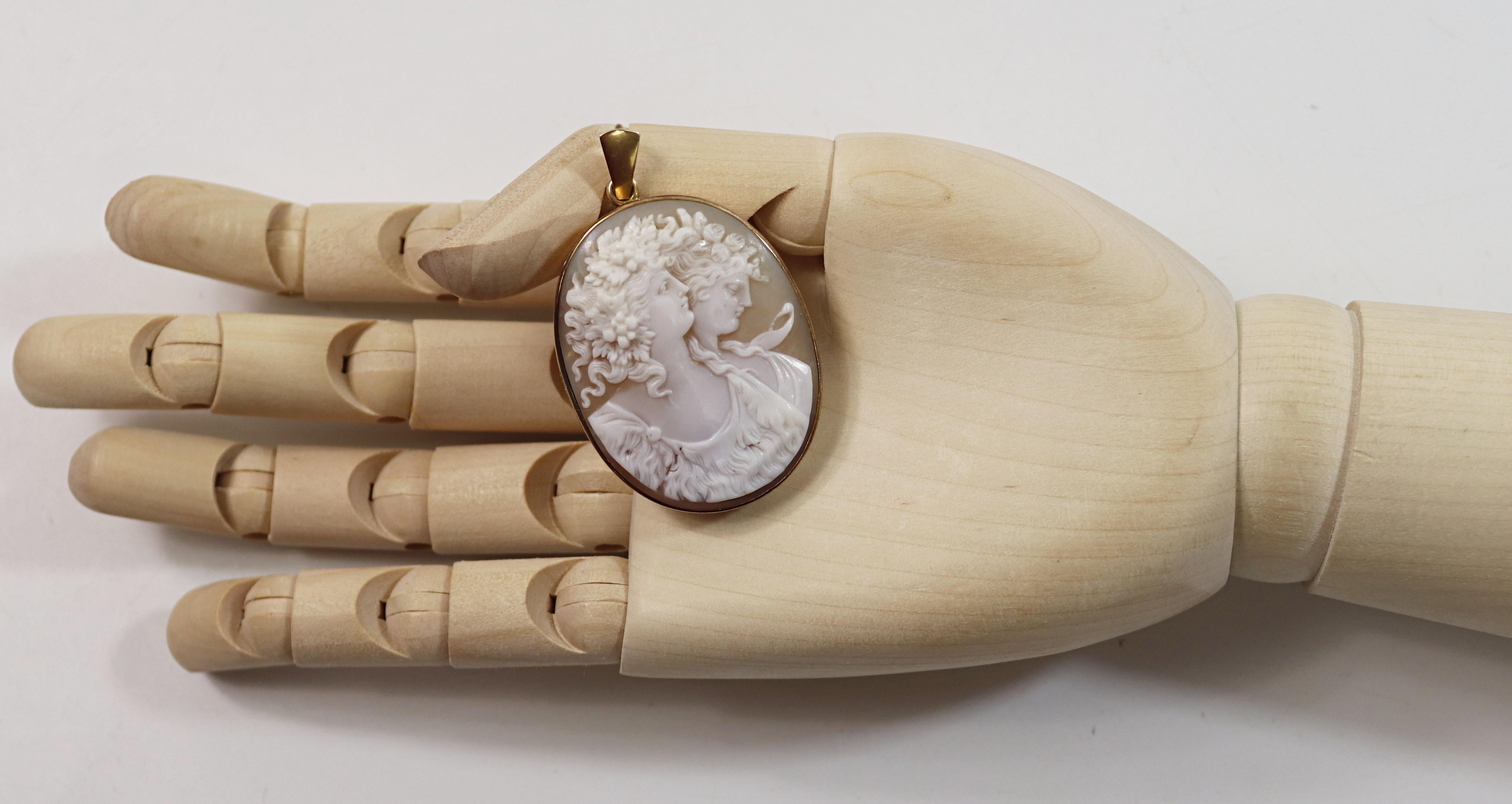 Victorian Shell Cameo Bacchus and Ariadne, 12K Yellow Gold Locket, Pendant For Sale 9