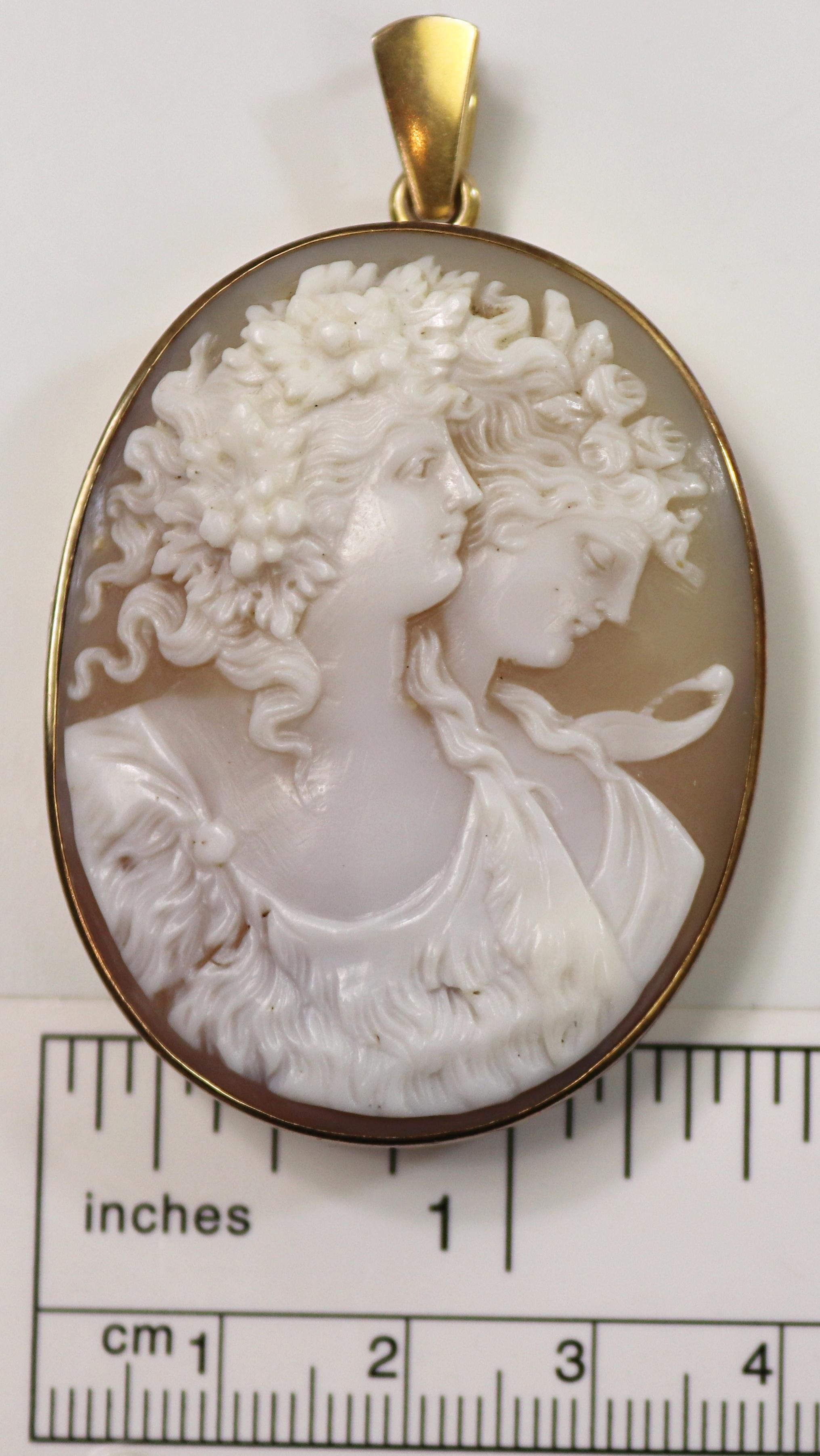 Victorian Shell Cameo Bacchus and Ariadne, 12K Yellow Gold Locket, Pendant For Sale 11