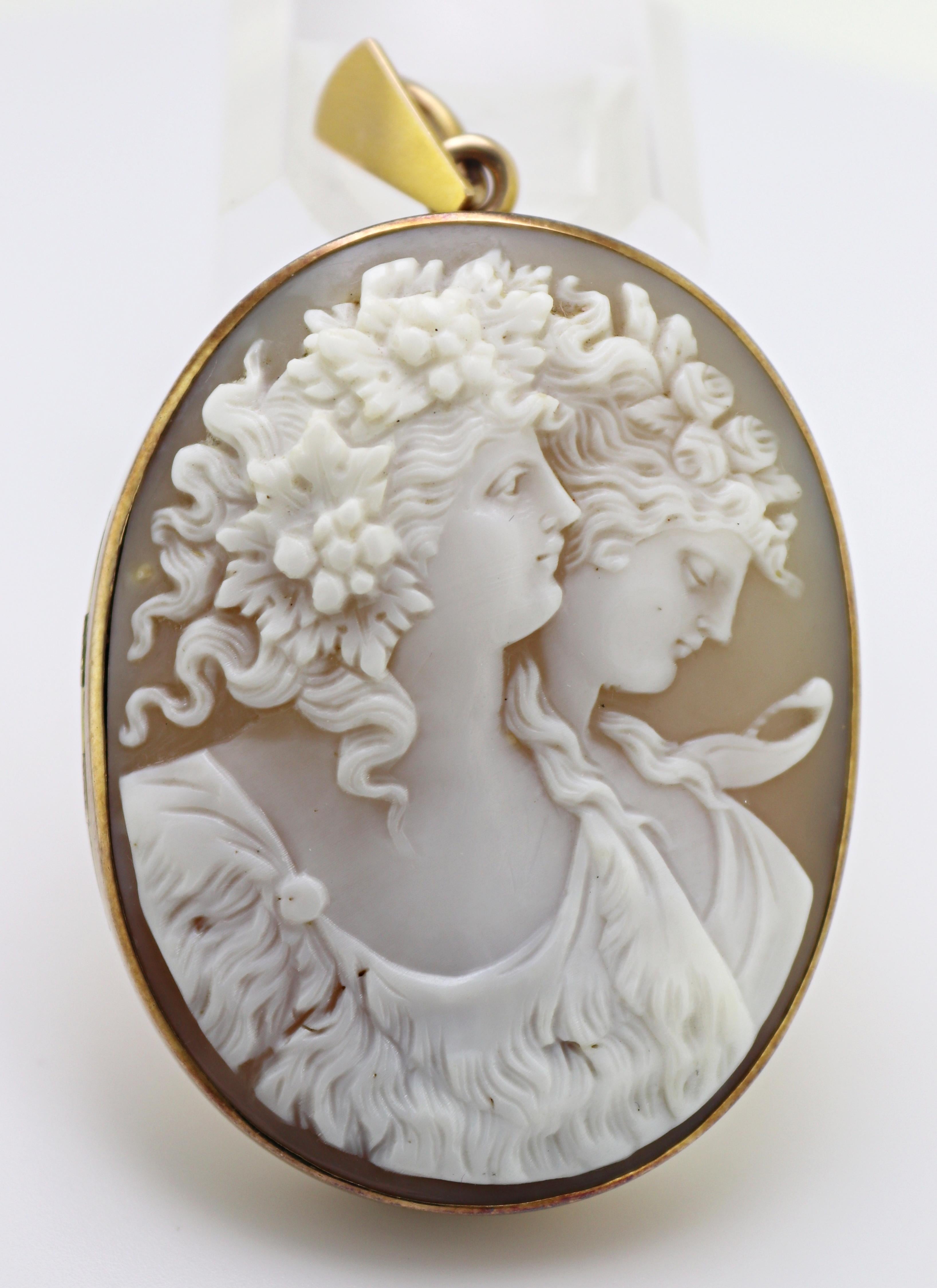 Victorian Shell Cameo Bacchus and Ariadne, 12K Yellow Gold Locket, Pendant For Sale 12