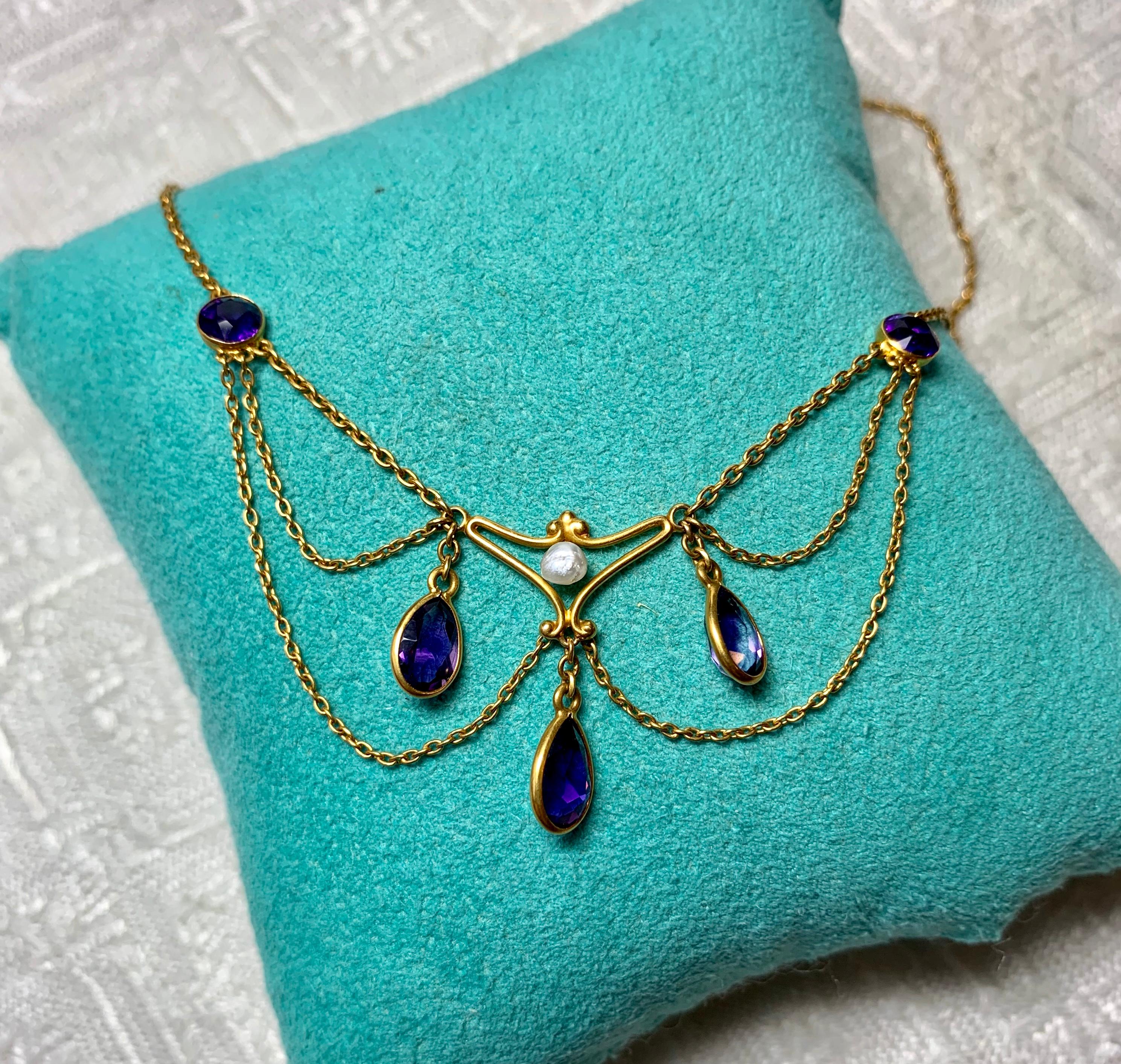 Donna Collana vittoriana con festone di perle siberiane e ametista in oro 14 carati in vendita
