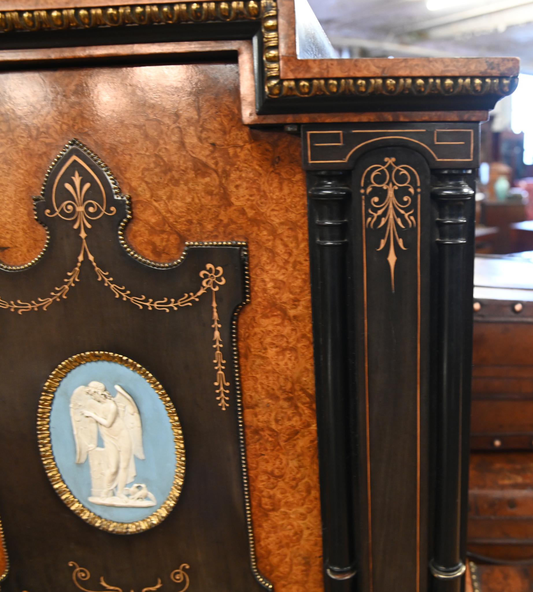 Mobile laterale vittoriano Amboyna Wedgewood Placca 1860 in vendita 5