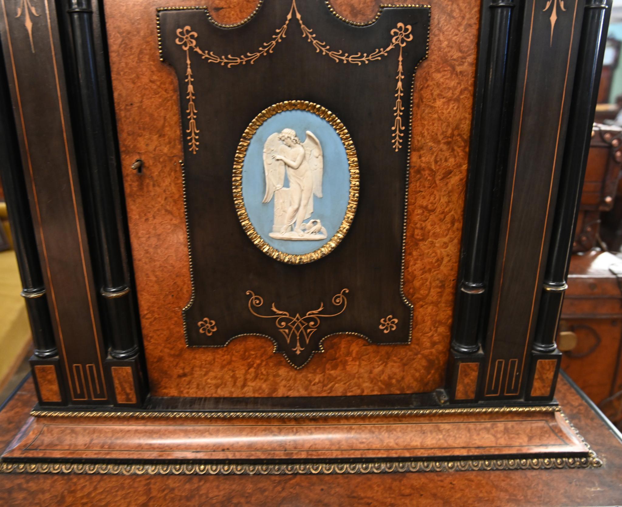 Vittoriano Mobile laterale vittoriano Amboyna Wedgewood Placca 1860 in vendita