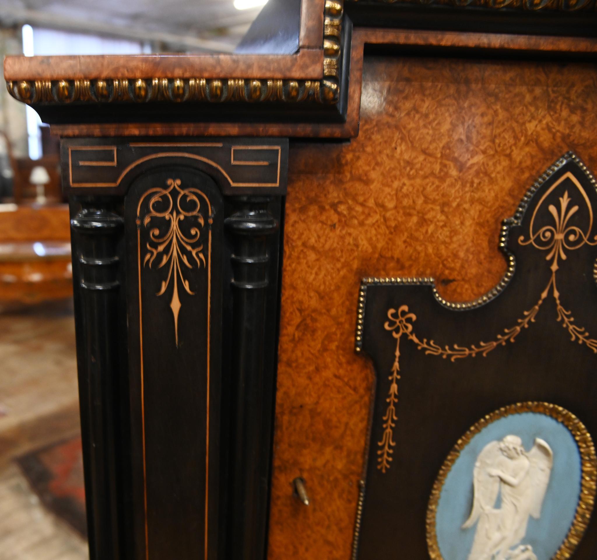 Mobile laterale vittoriano Amboyna Wedgewood Placca 1860 in vendita 2