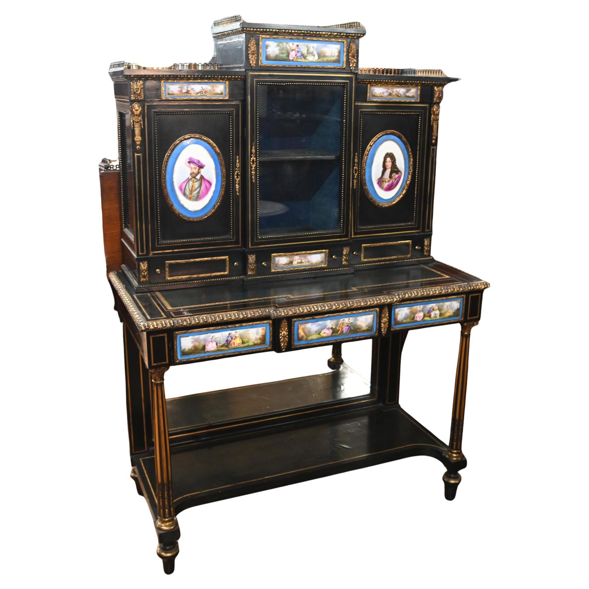 Meuble d'appoint Victorien Ebénisterie Plaques de Porcelaine de Sèvres 1880