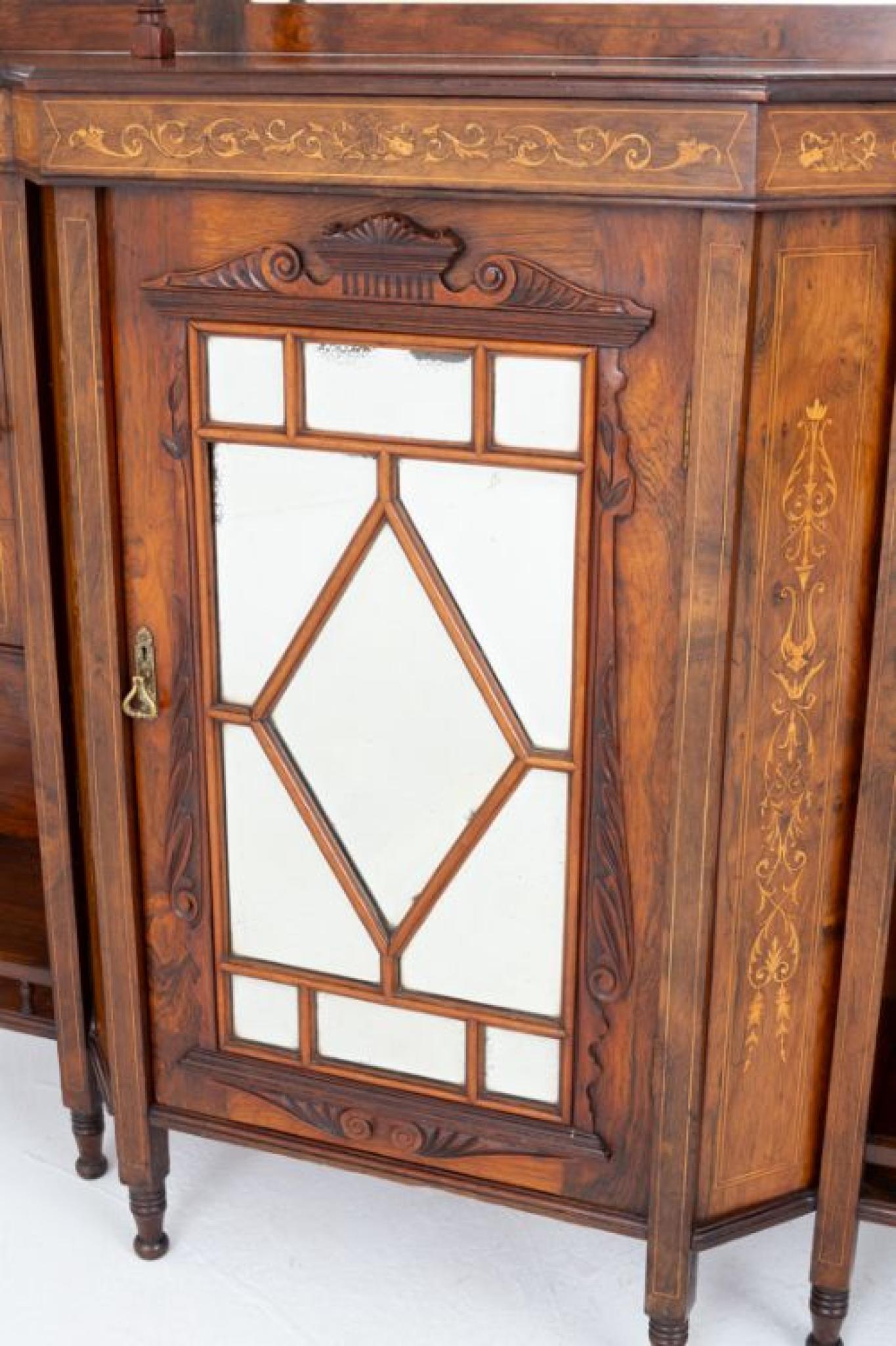 Mogano Mobile laterale vittoriano Credenza intarsiata 1890 in vendita