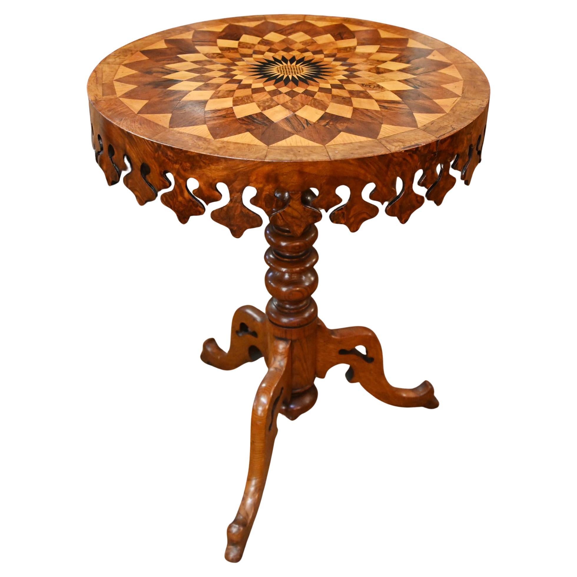 Table d'appoint victorienne avec incrustation géométrique de spécimens d'exposition