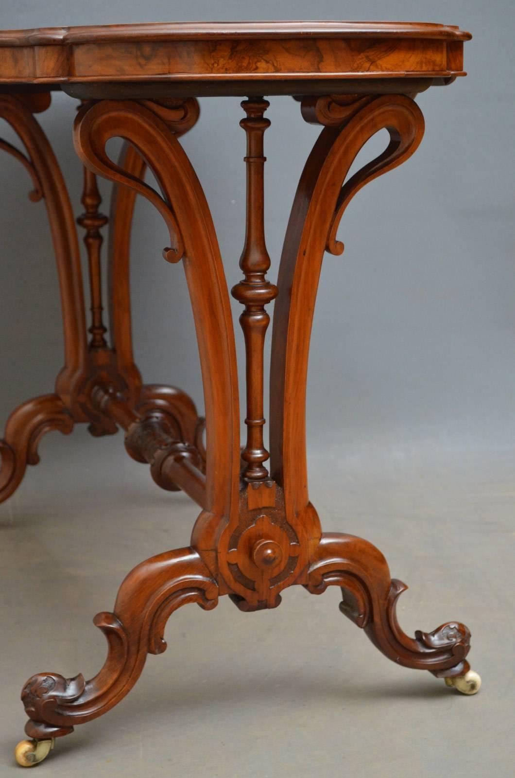 Victorian Side Table in Burr Walnut In Excellent Condition For Sale In Whaley Bridge, GB