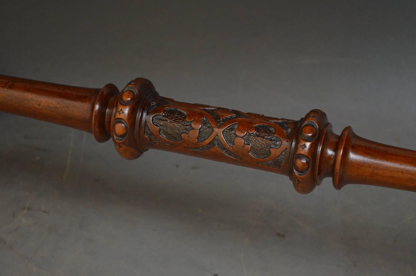 Victorian Side Table in Burr Walnut For Sale 1