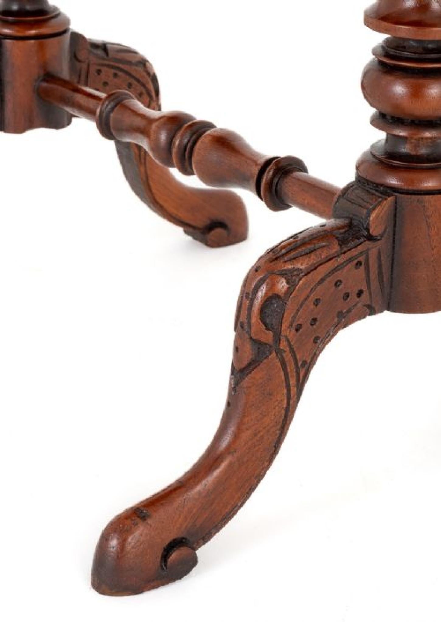 Acajou Table d'appoint victorienne en acajou, 1860 en vente