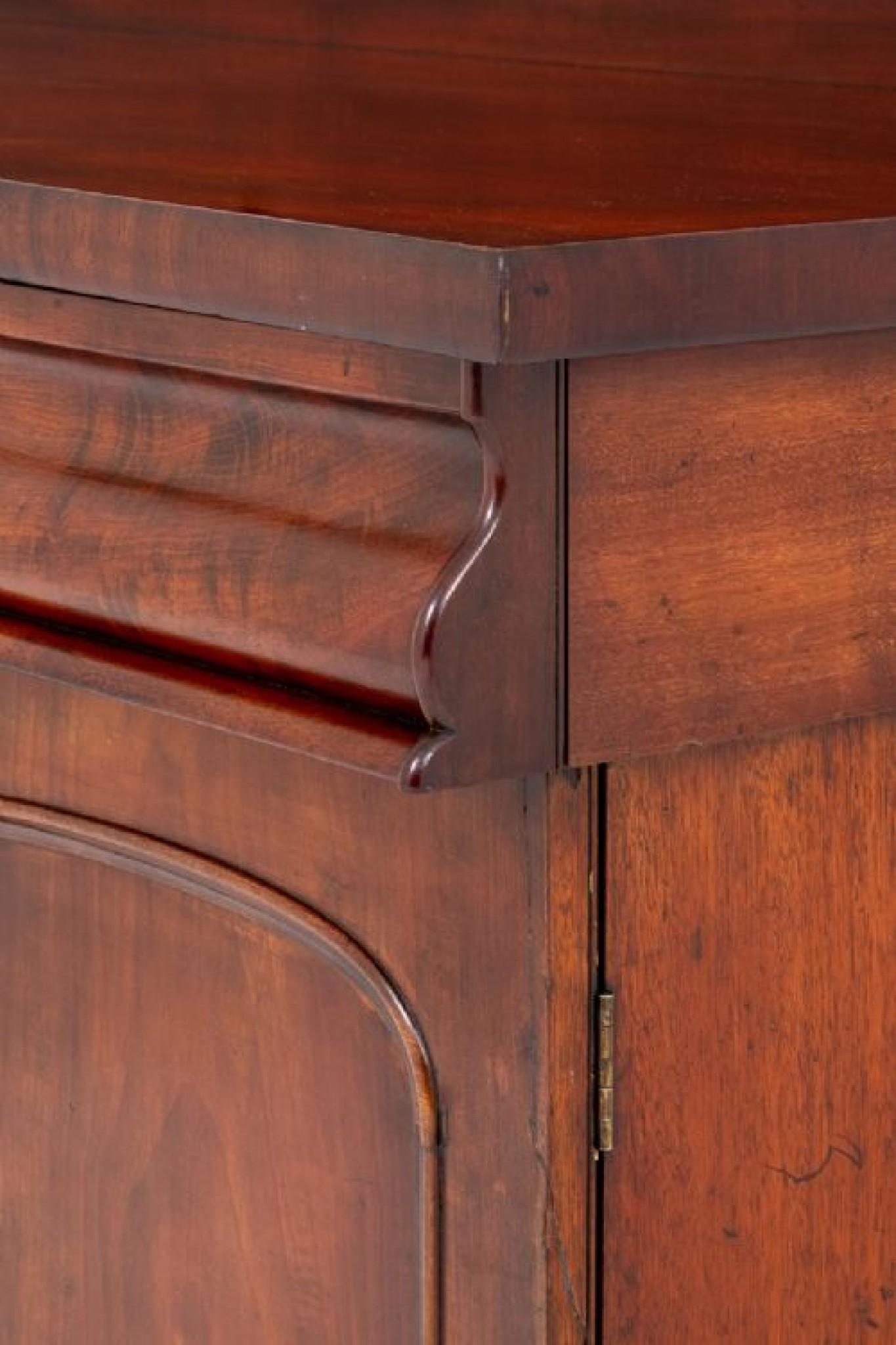 Victorian Sideboard - Mahogany Pedestal Server 1870 In Good Condition For Sale In Potters Bar, GB