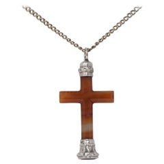 Croix et chaîne victorienne en argent agate en creux avec intaille en argent
