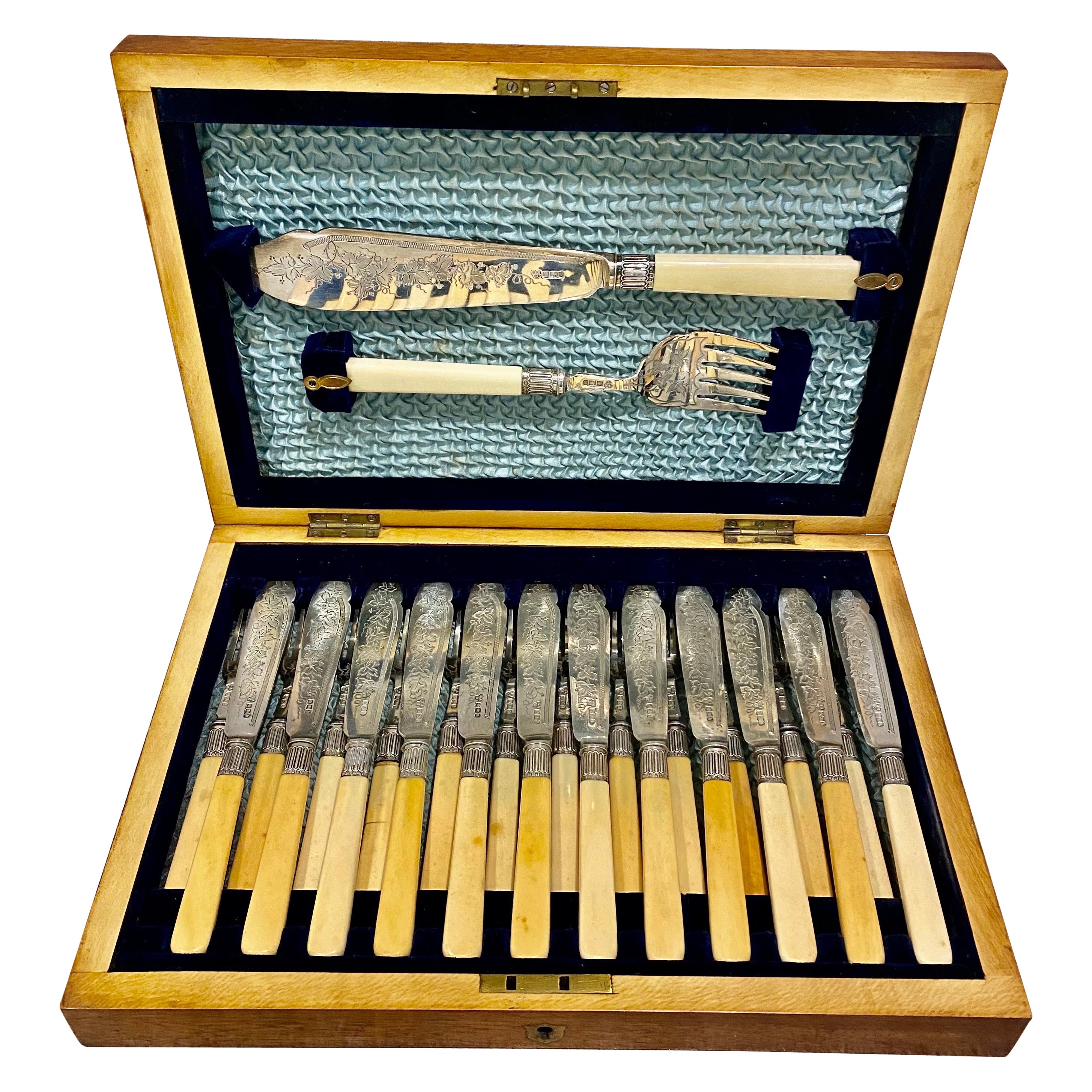 Set de fourchettes et de couteaux de service en argent et os de cantine pour poissons de l'époque victorienne