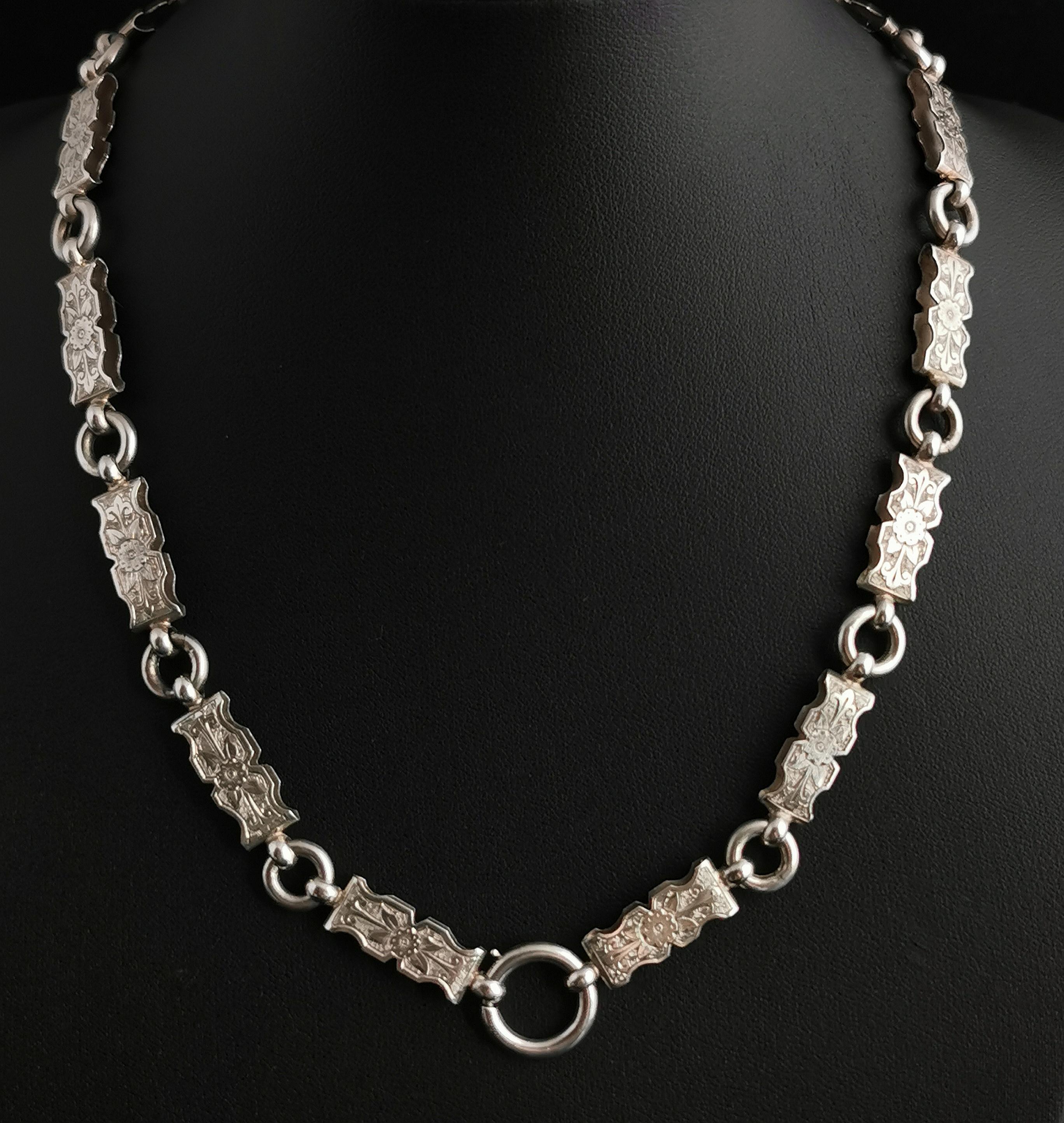 Victorian Silver Book Chain Necklace, Collar Necklace In Good Condition In NEWARK, GB