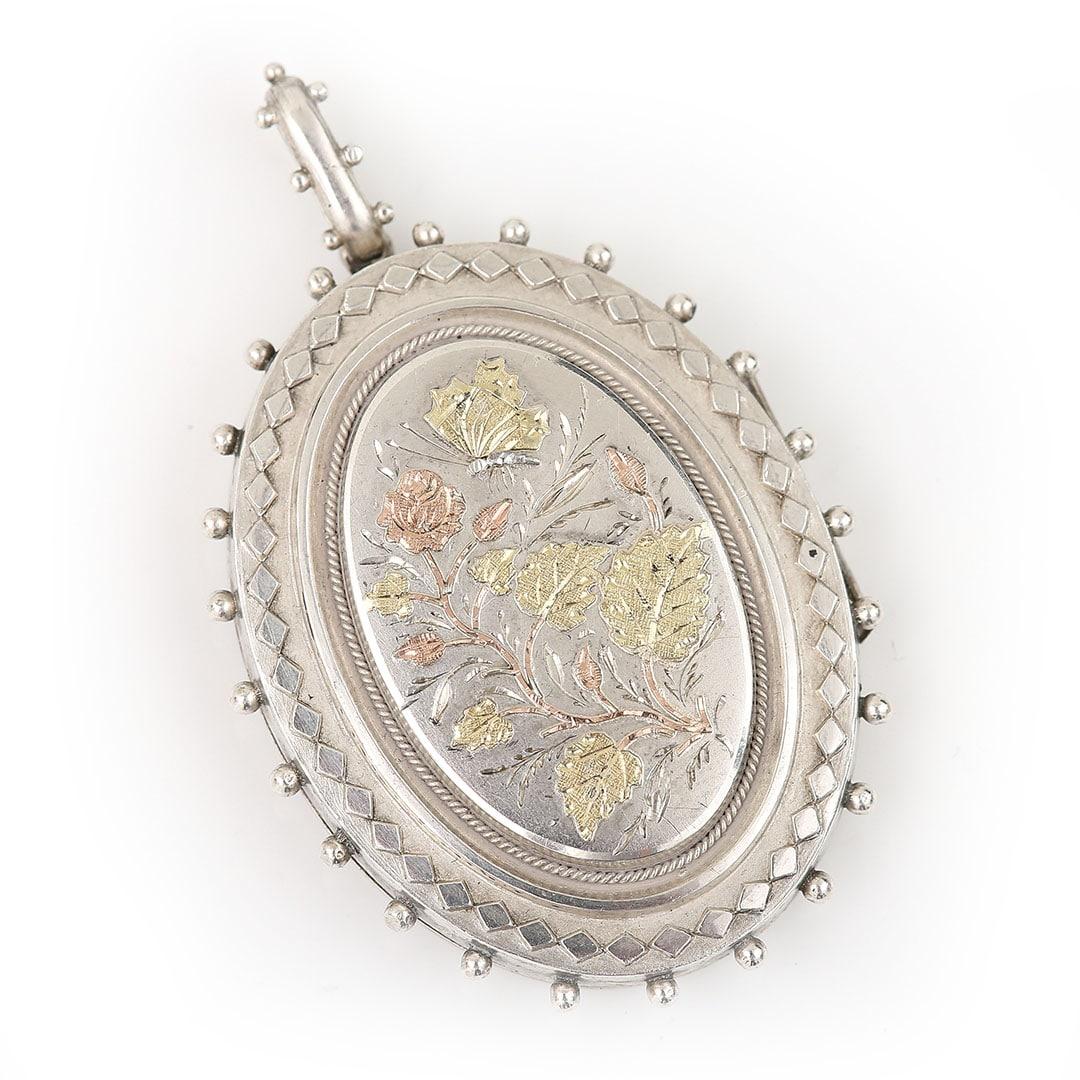 Victorian Silver Book Link Chain and Locket with Birds, Animals, circa 1880 For Sale 5