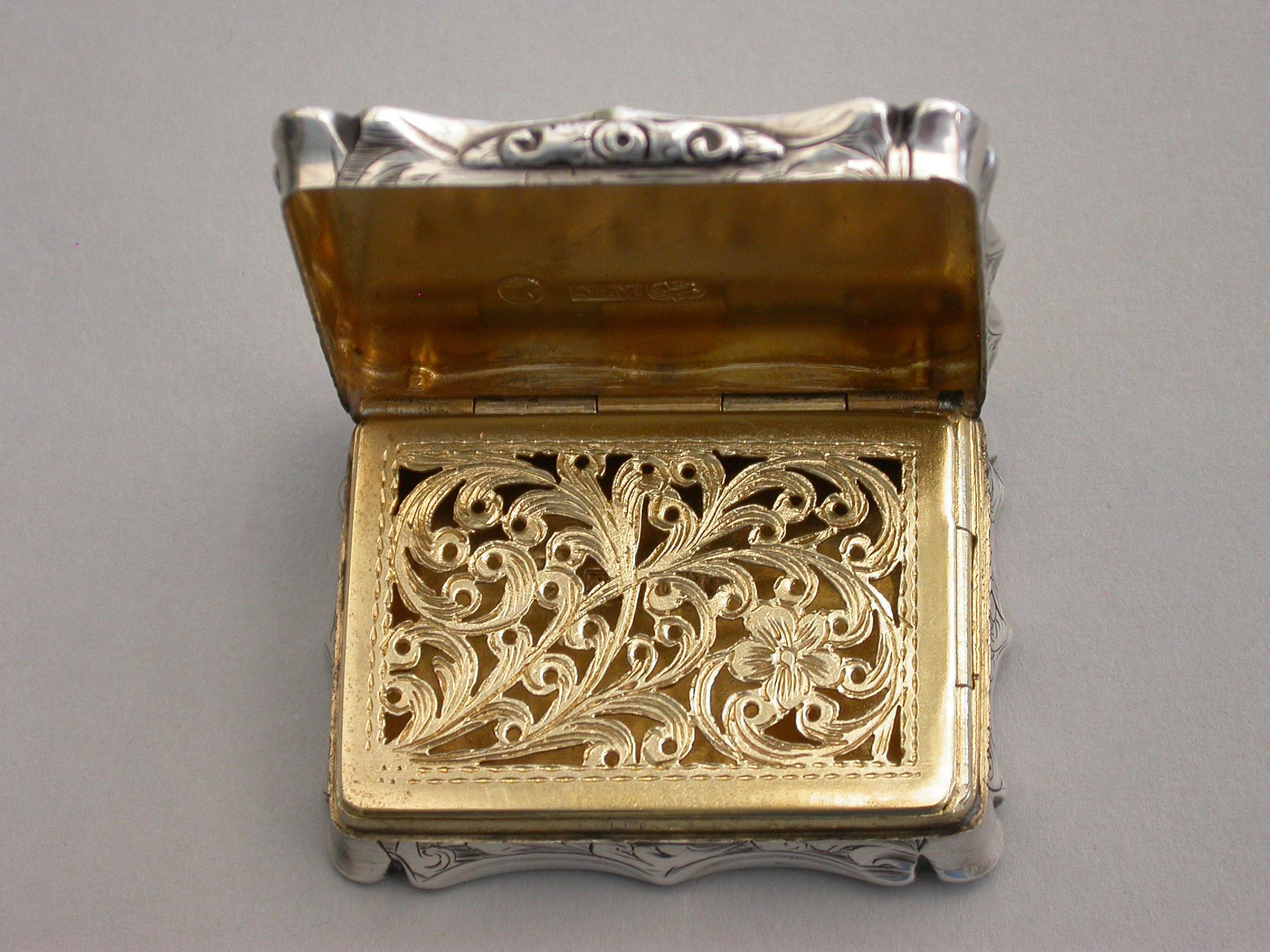 Victorian Silver Castle-Top Vinaigrette, Norwich Cathedral Nathaniel Mills, 1843 For Sale 3