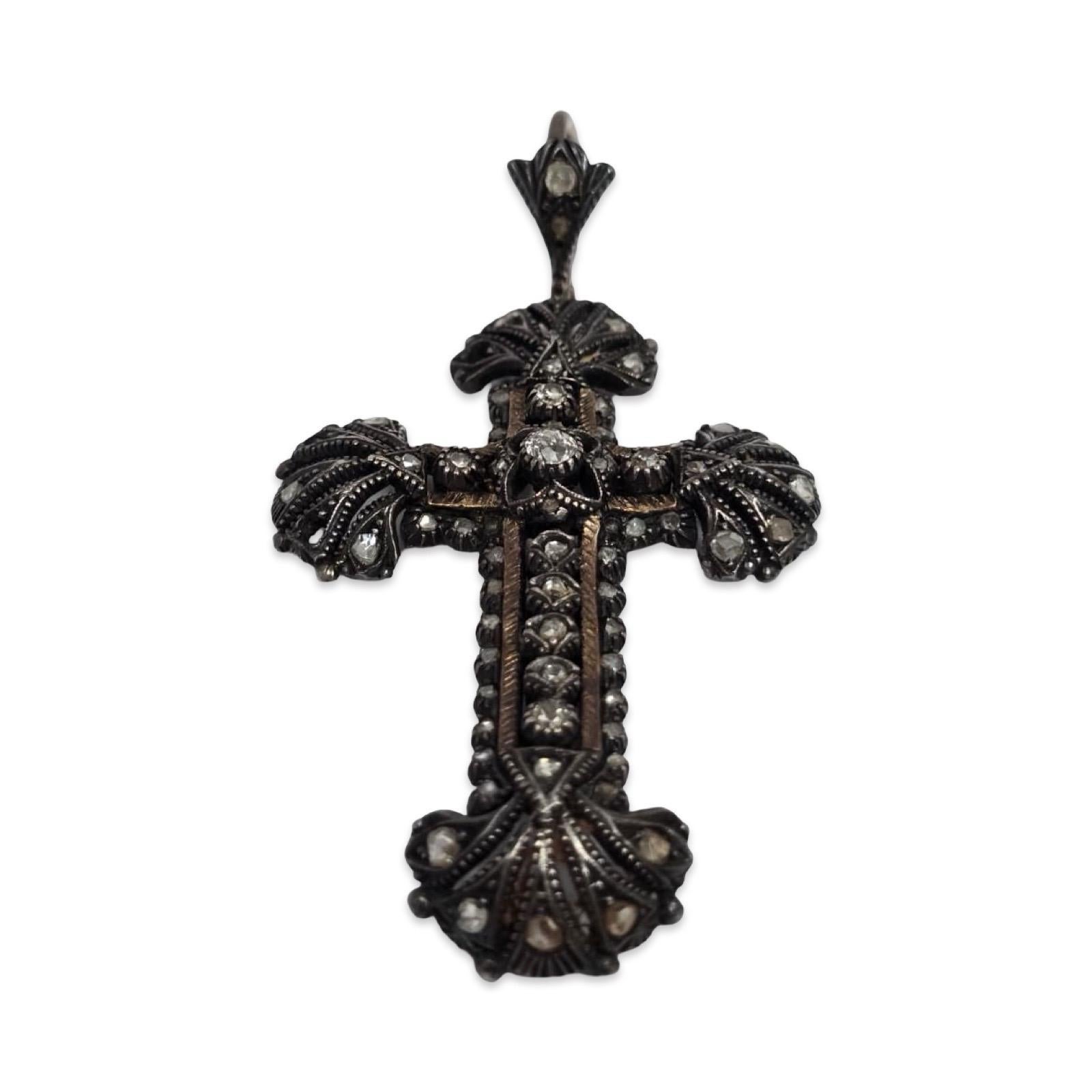 Taille vieille Europe Pendentif croix victorienne en argent avec diamants taille ancienne en vente