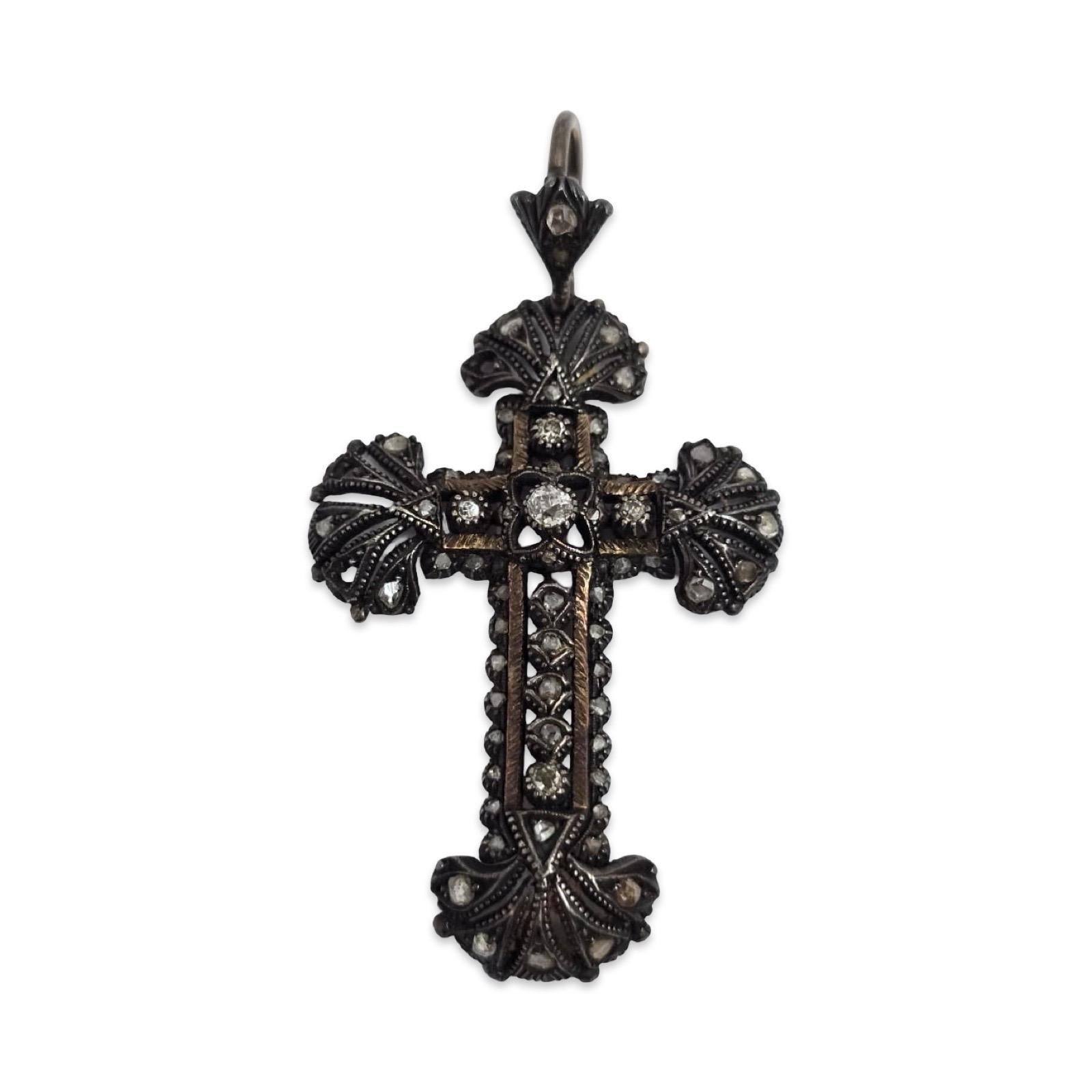 Pendentif croix victorienne en argent avec diamants taille ancienne Bon état - En vente à Miami, FL