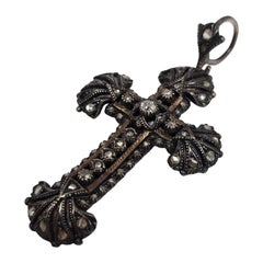 Ciondolo a forma di croce in argento vittoriano con diamanti di vecchio taglio