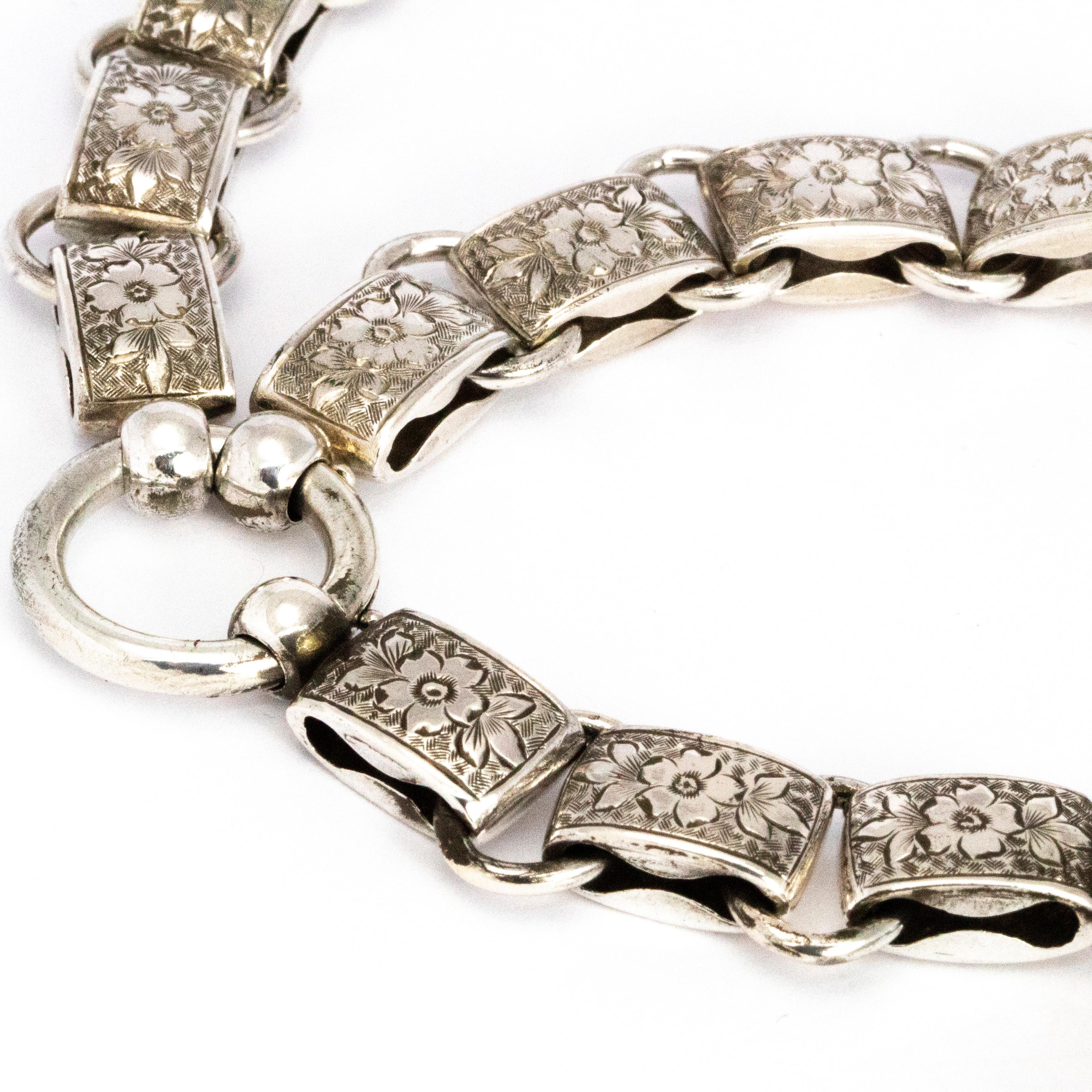 Victorian Silver Decorative Chain and Locket In Good Condition In Chipping Campden, GB