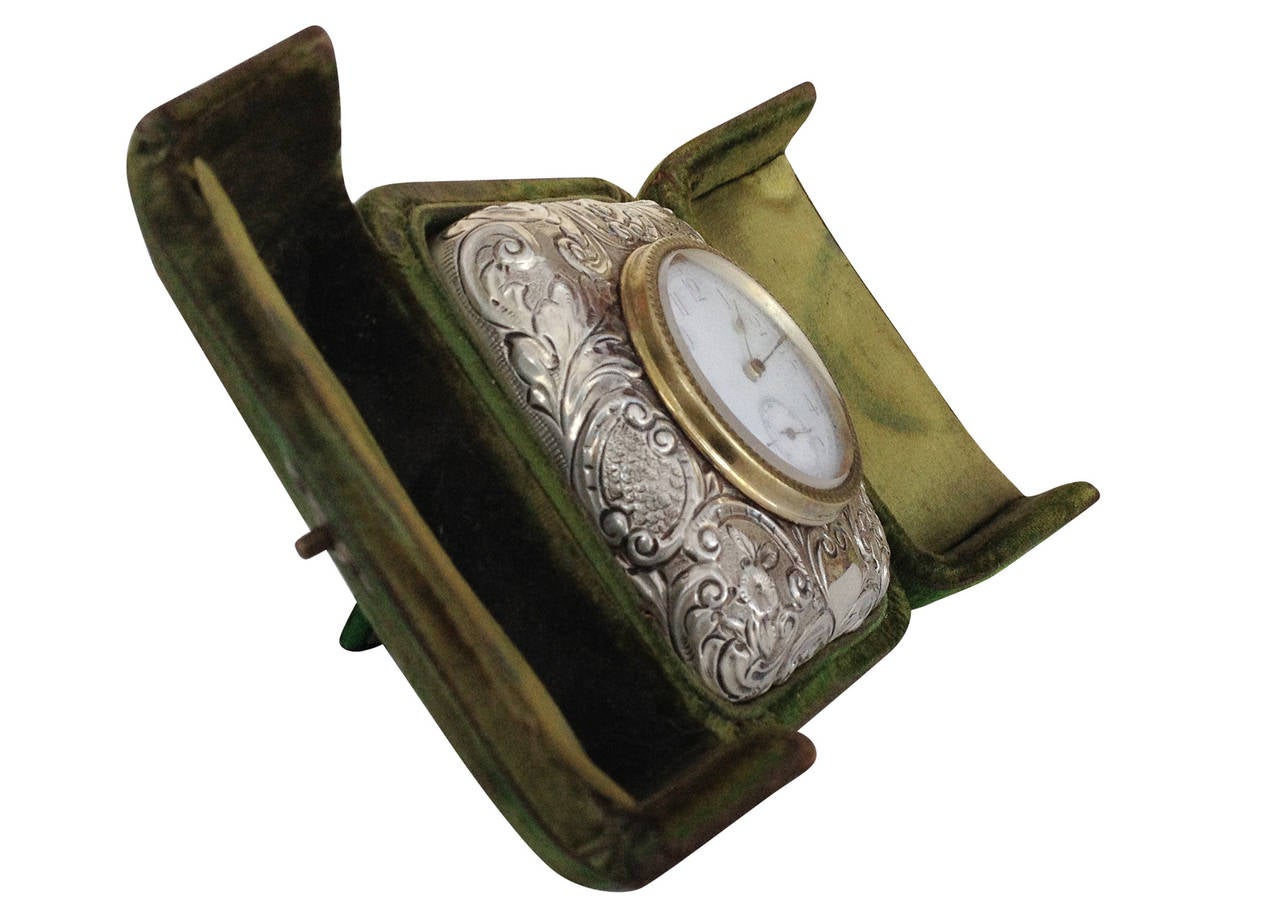 Viktorianische geprägte Silberuhr von Douglas Clock Company im Zustand „Hervorragend“ im Angebot in Van Nuys, CA