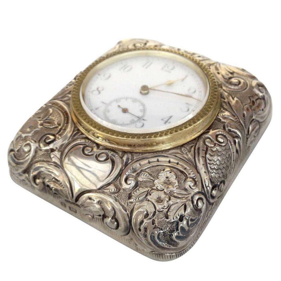 Inglese Orologio vittoriano in argento in rilievo di Douglas Clock Company in vendita