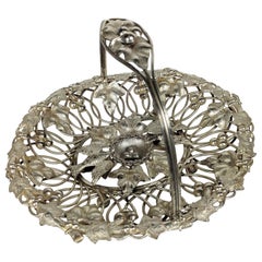 Cesta de novia victoriana chapada en plata figurada