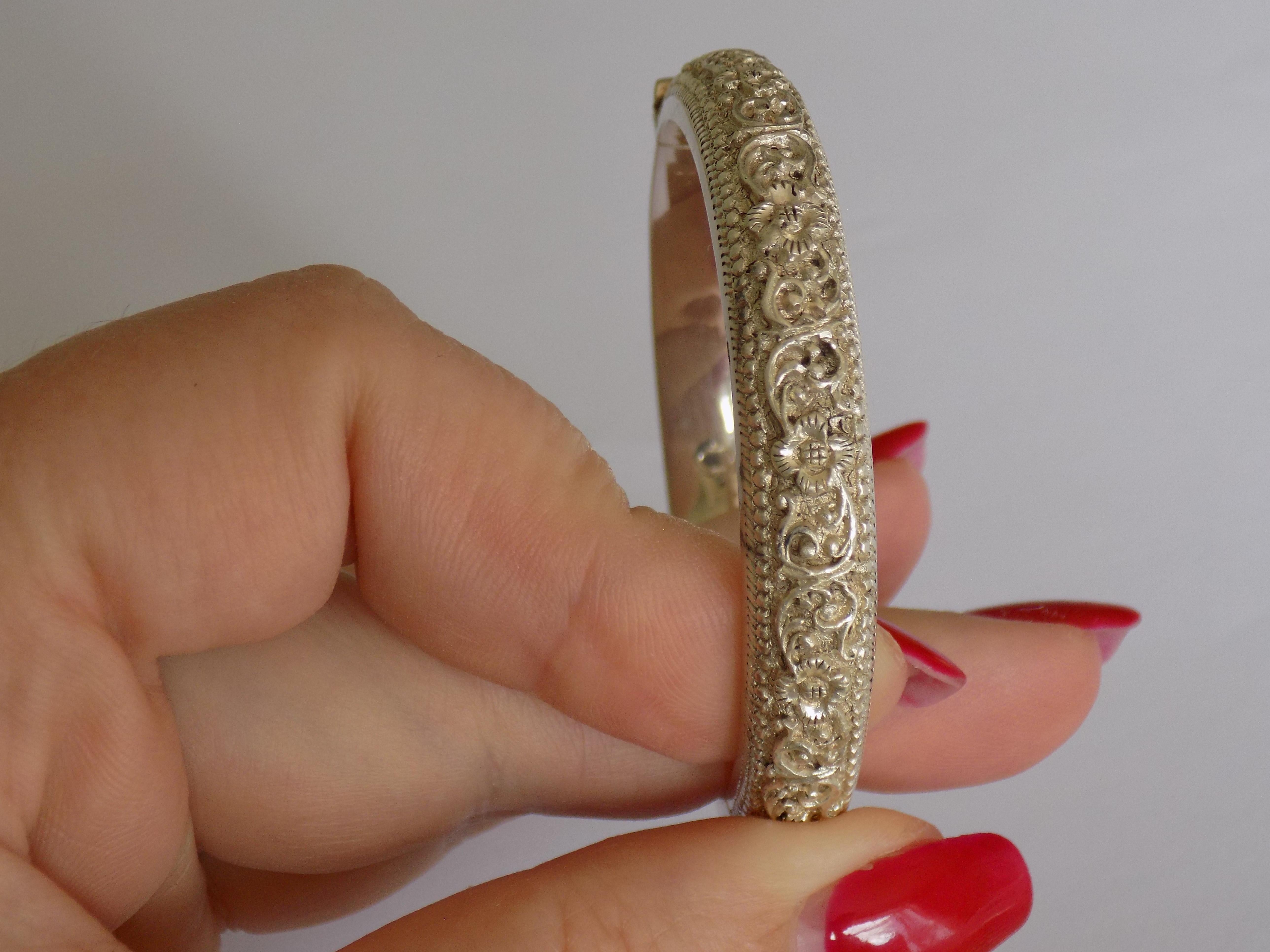 Victorian Silver Floral Repousse Child Bangle For Sale 1