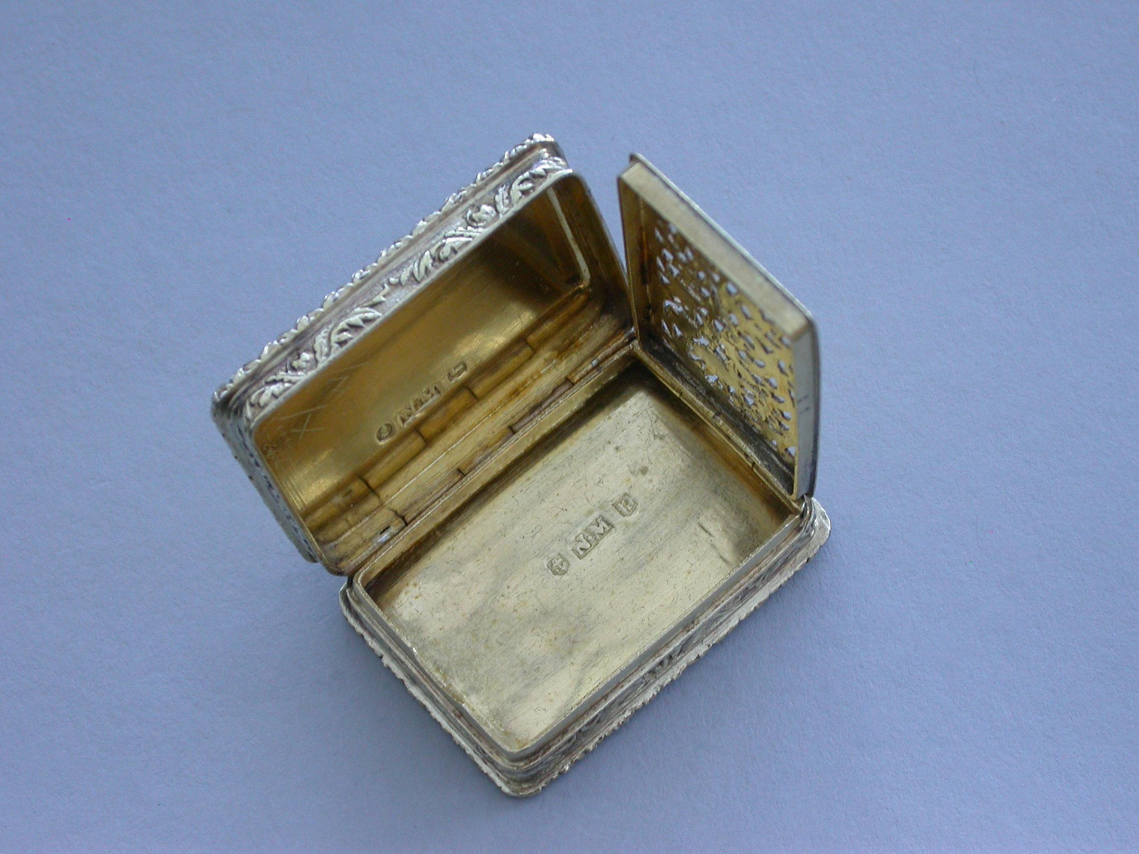 Victorian Silver Gilt Castle Top Vinaigrette Abbotsford House by N Mills, 1838 For Sale 5