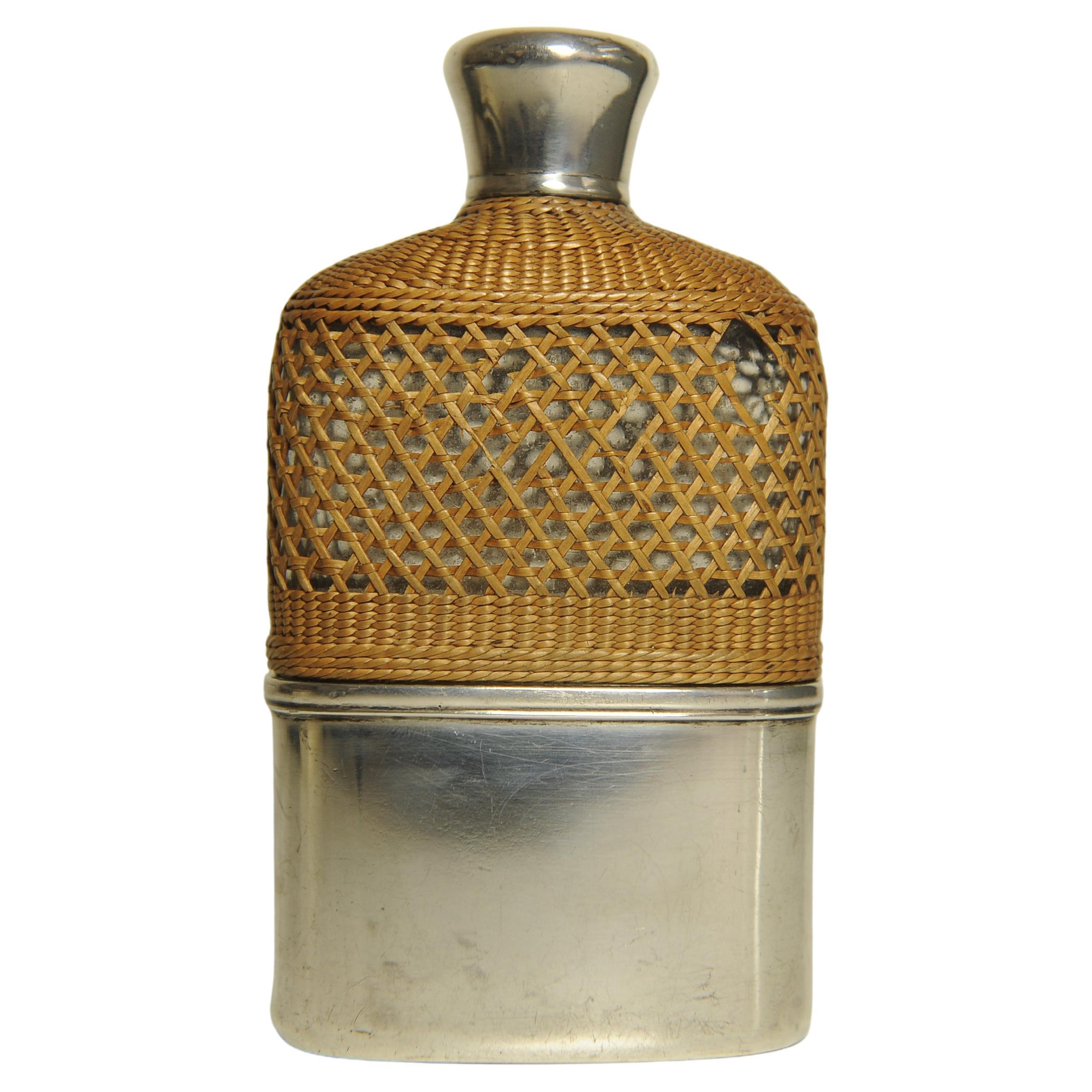 Flacon d'hippocampe victorien en argent et verre, poignée en rotin de William Schofield, Londres 1874 en vente 1