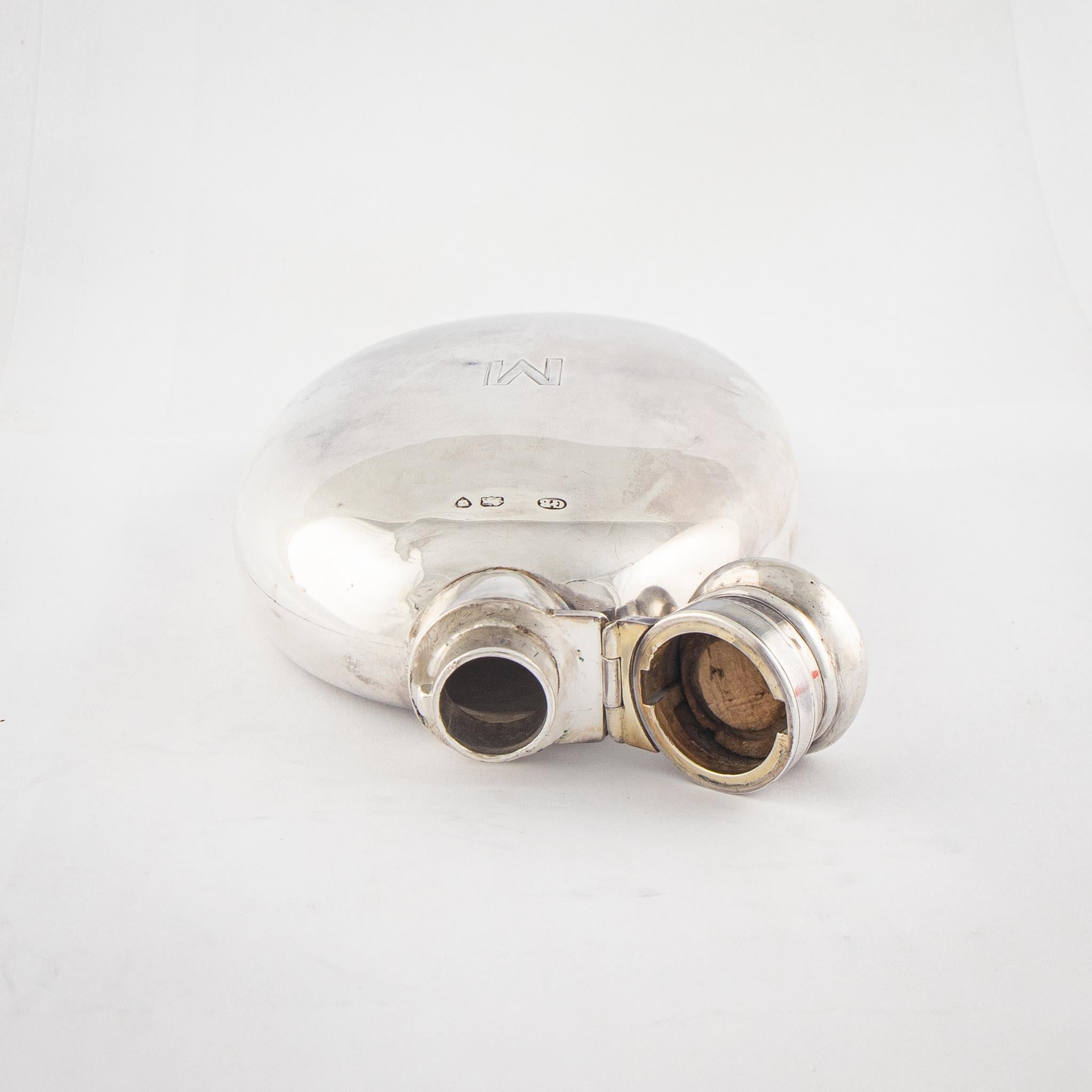 Victorian Silver Hip Flask In Good Condition For Sale In Newark, GB