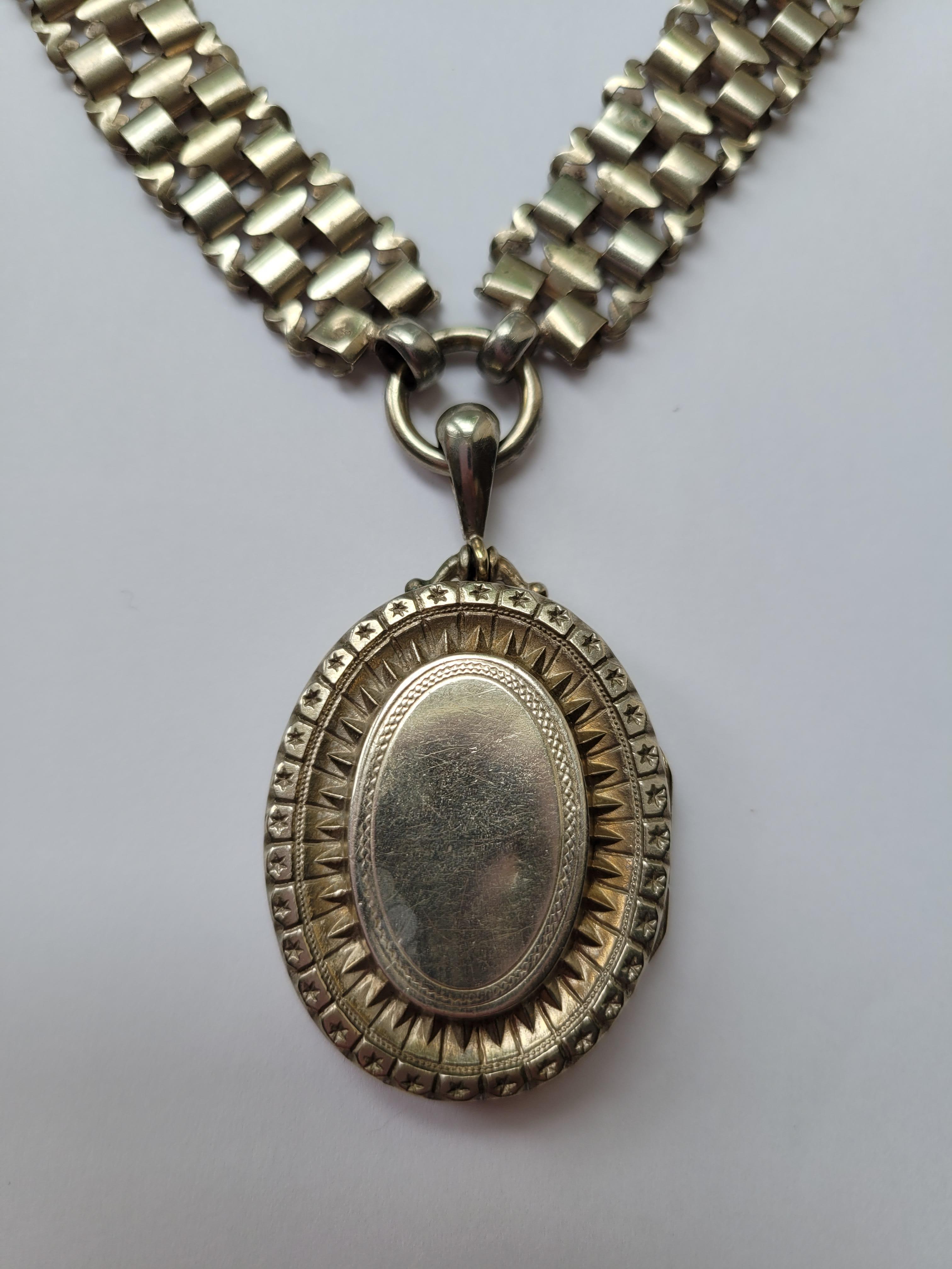 Victorian locket pendant book collar chain necklace For Sale 4
