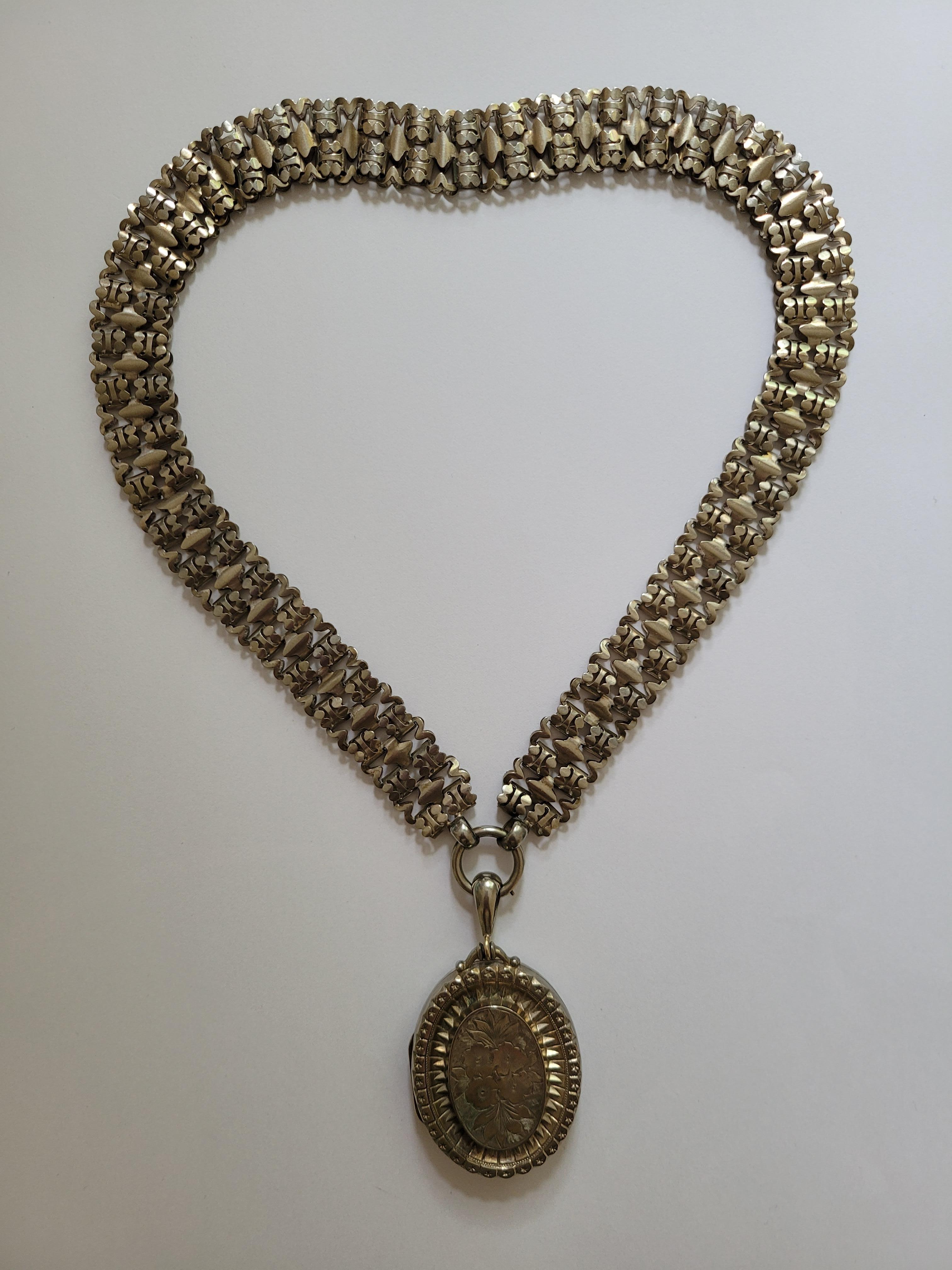 Late Victorian Victorian locket pendant book collar chain necklace For Sale