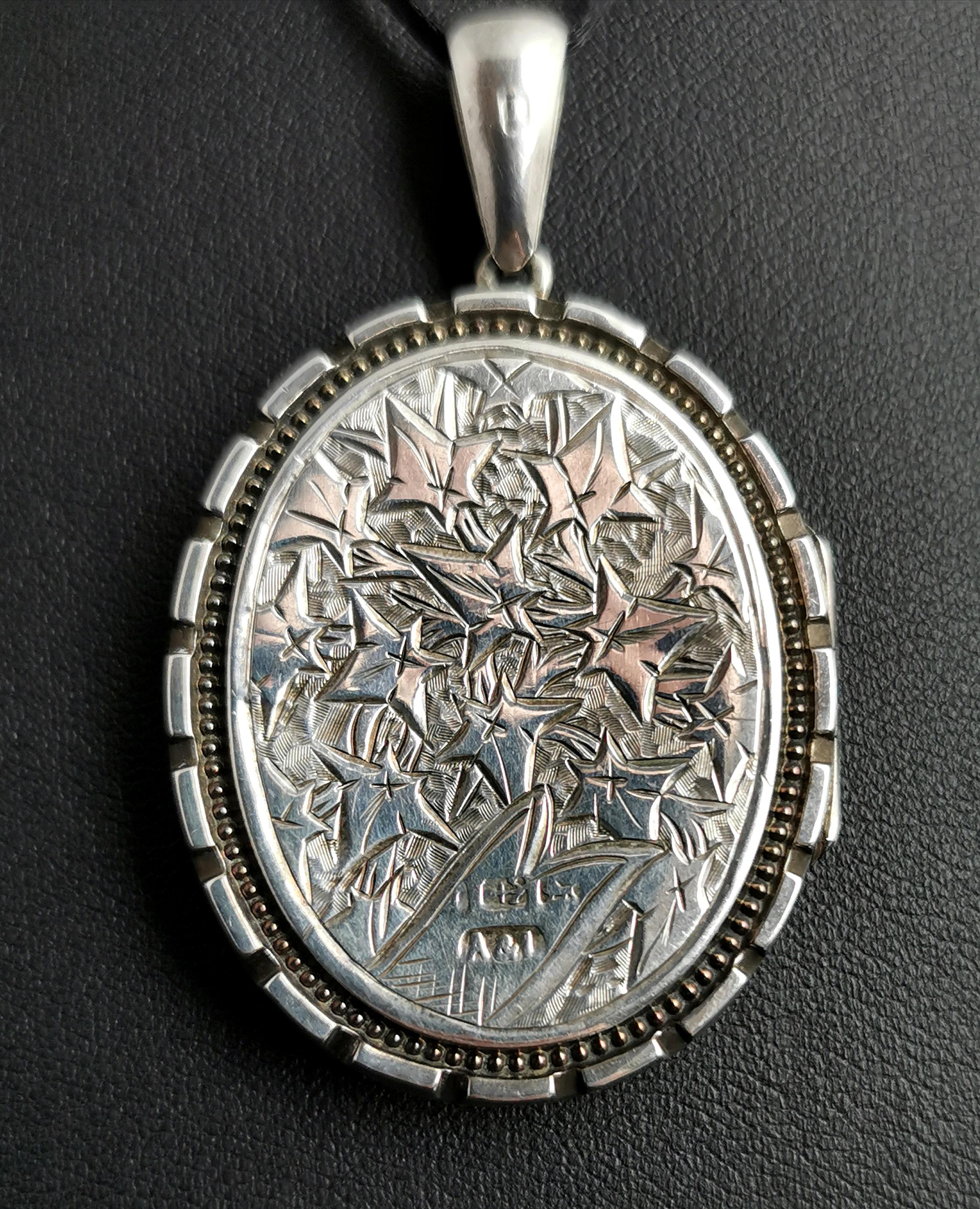 Victorian Silver Locket Pendant, Ivy and Floral Engraved 8