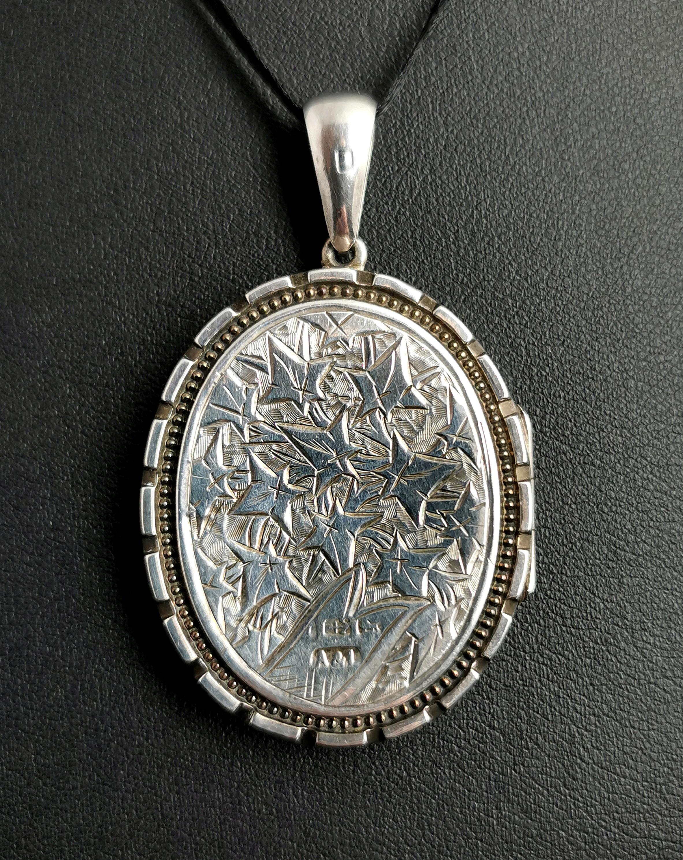 Victorian Silver Locket Pendant, Ivy and Floral Engraved In Fair Condition In NEWARK, GB