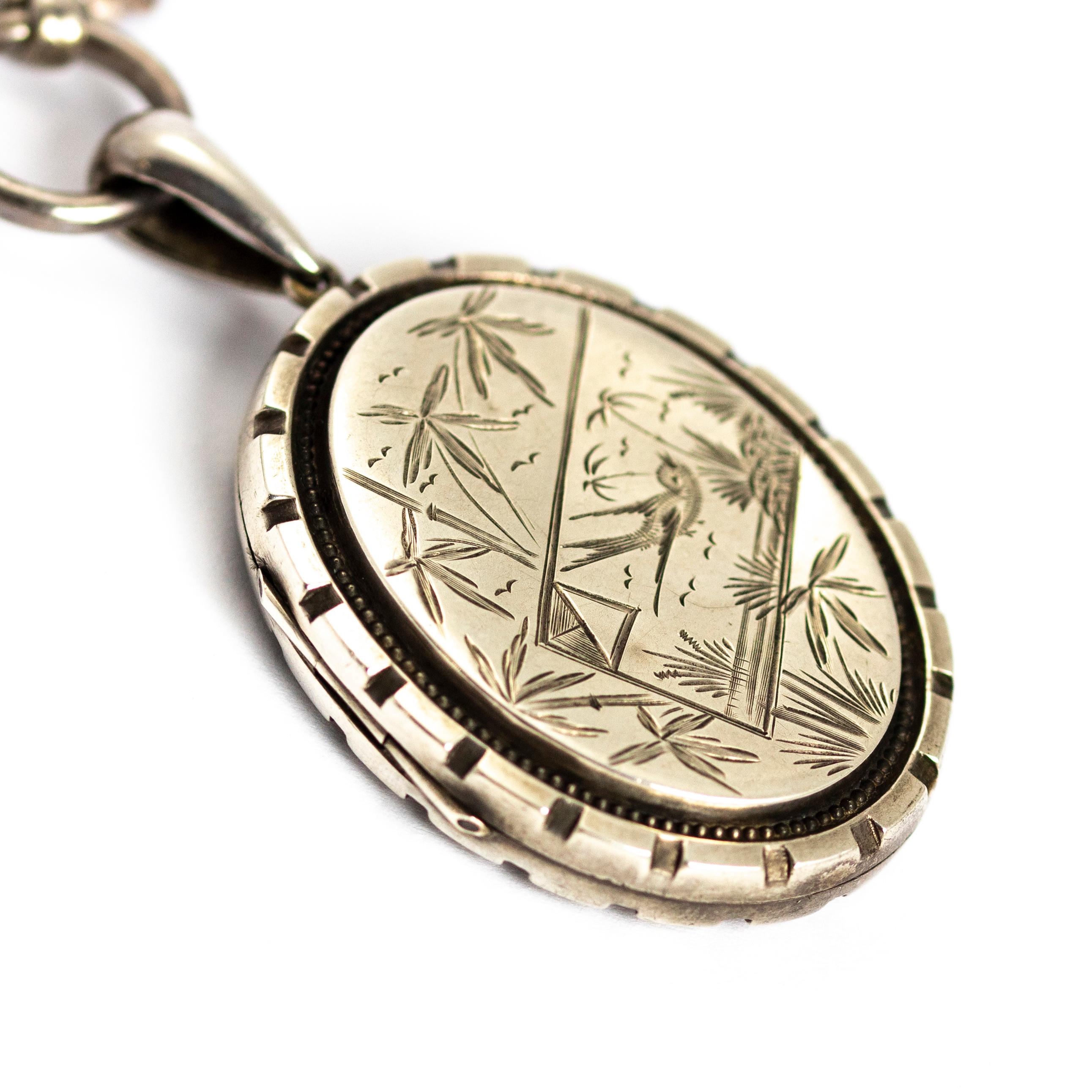 Victorian Silver Locket with Bird and Floral Detail In Good Condition In Chipping Campden, GB