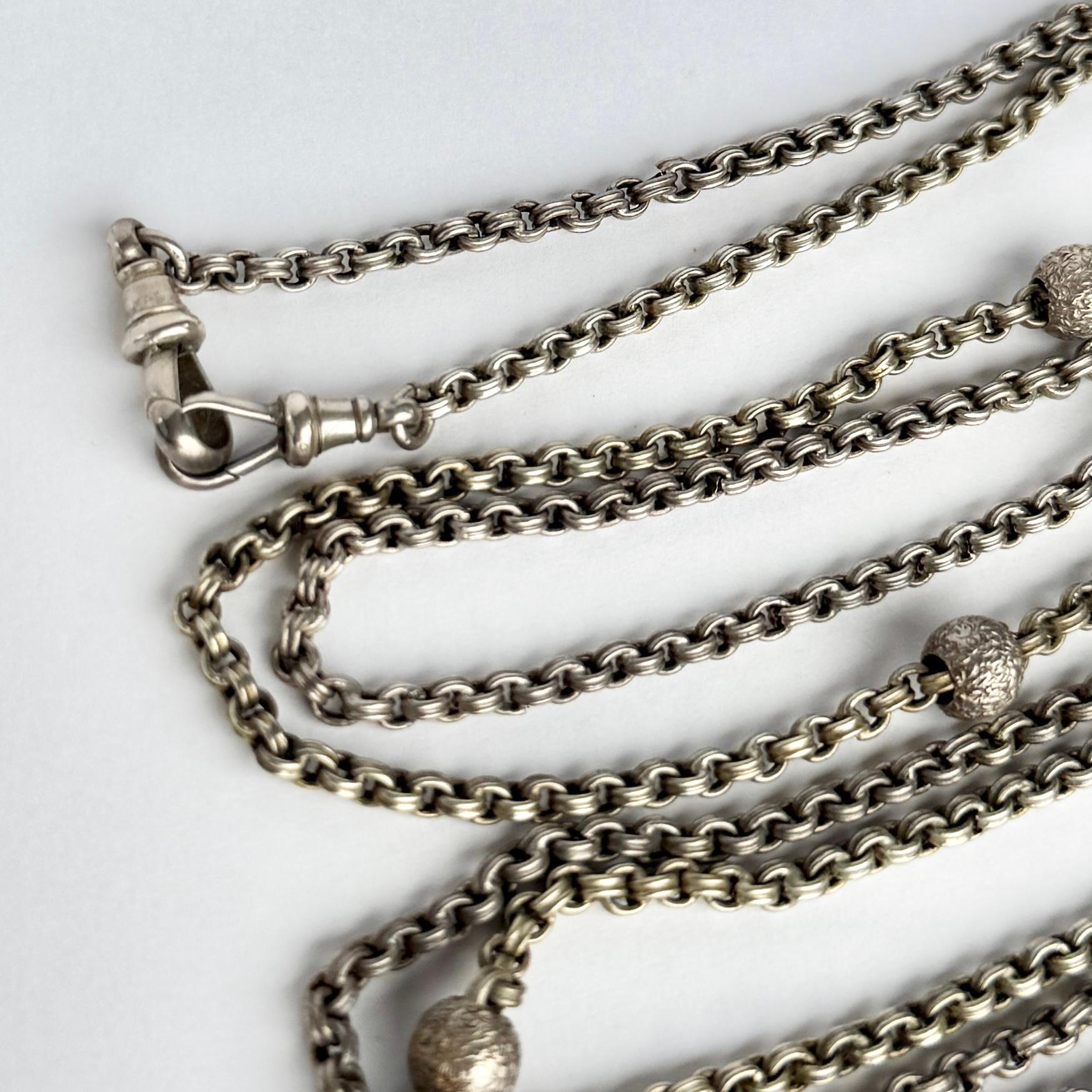 Victorian Silver Longuard Necklace With Decorative Orbs In Good Condition For Sale In Chipping Campden, GB