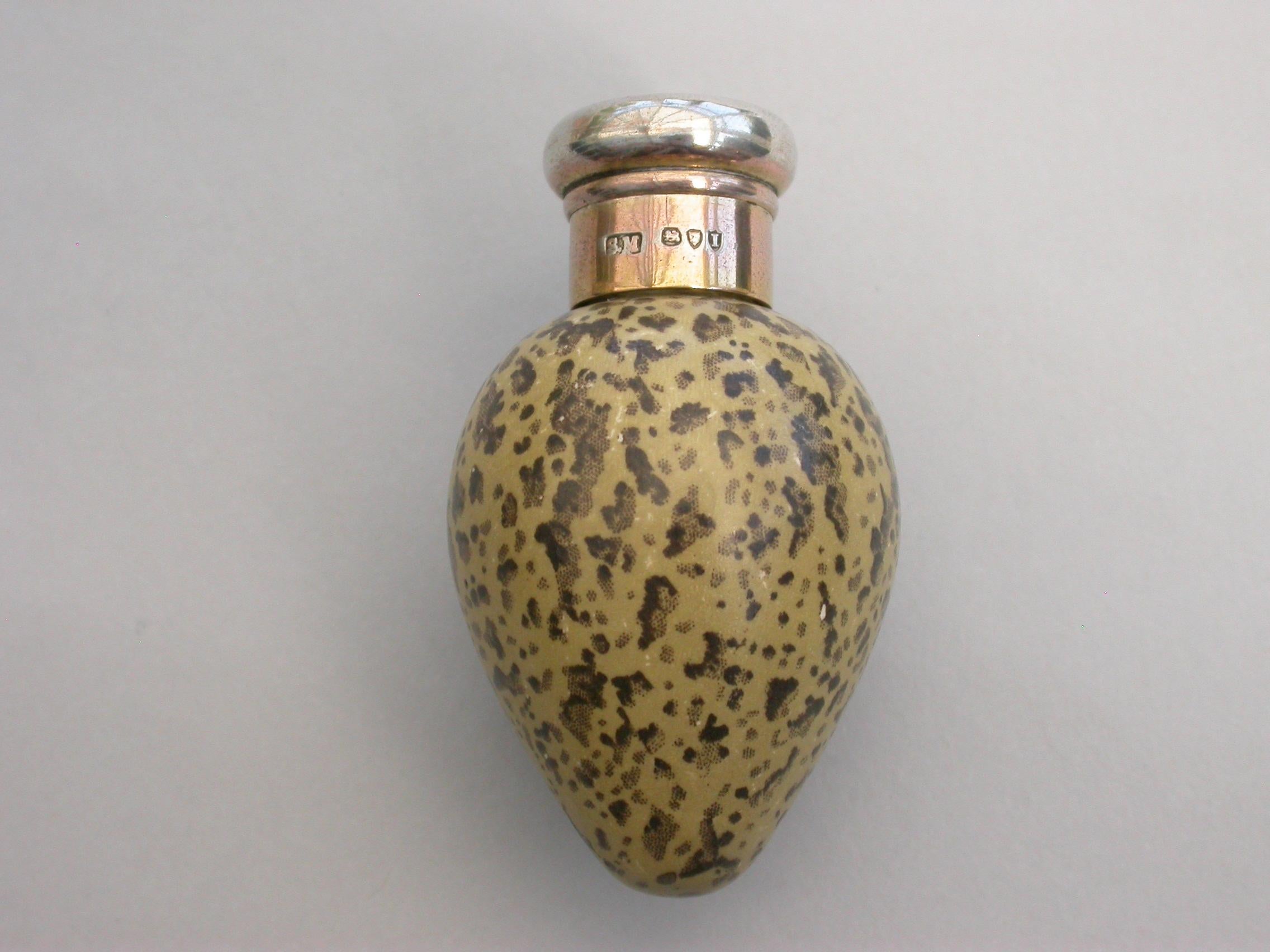 Victorian Silver and Macintyre Ceramic Black Headed Gulls Egg Scent Bottle, 1884 In Good Condition For Sale In Sittingbourne, Kent