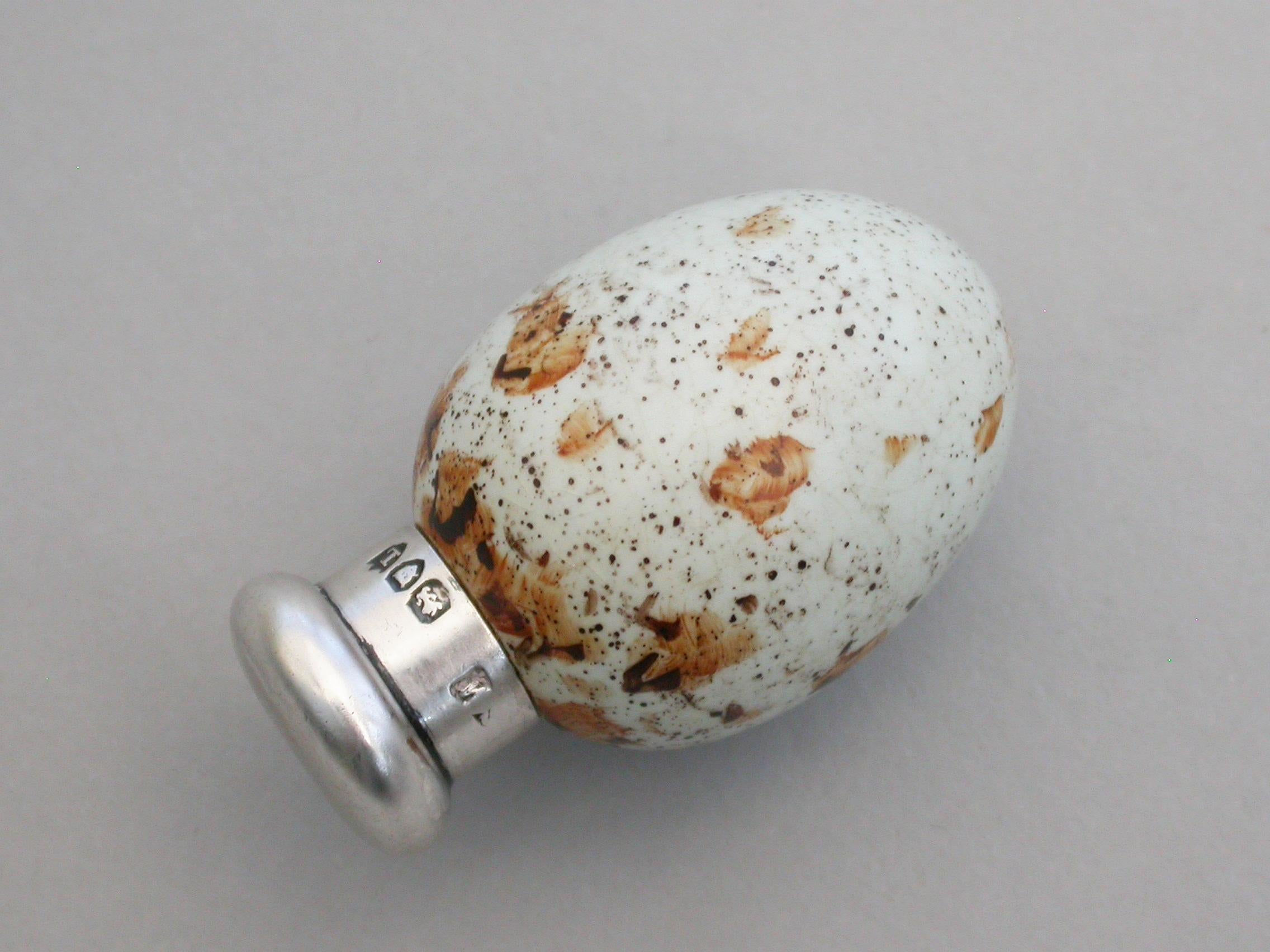 Victorian Silver & MacIntyre Ceramic Marsh Warblers Egg Scent Bottle, 1886 In Good Condition For Sale In Sittingbourne, Kent