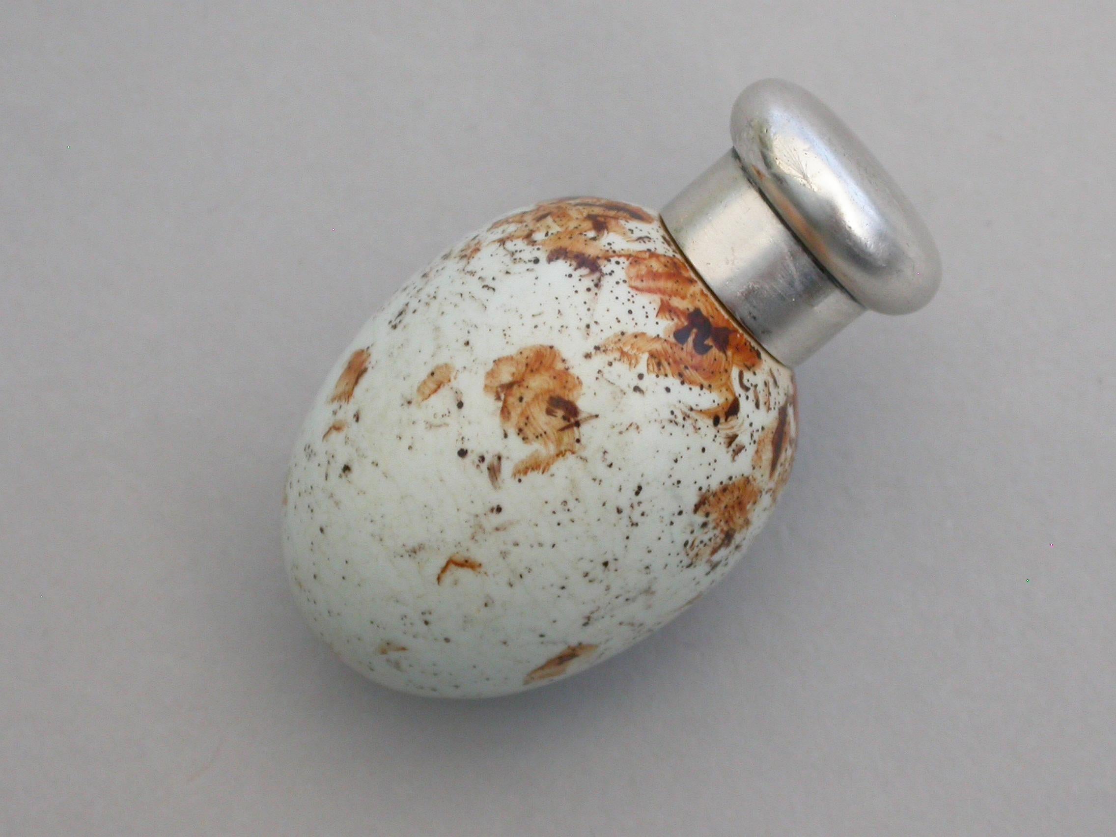 Victorian Silver & MacIntyre Ceramic Marsh Warblers Egg Scent Bottle, 1886 For Sale 2