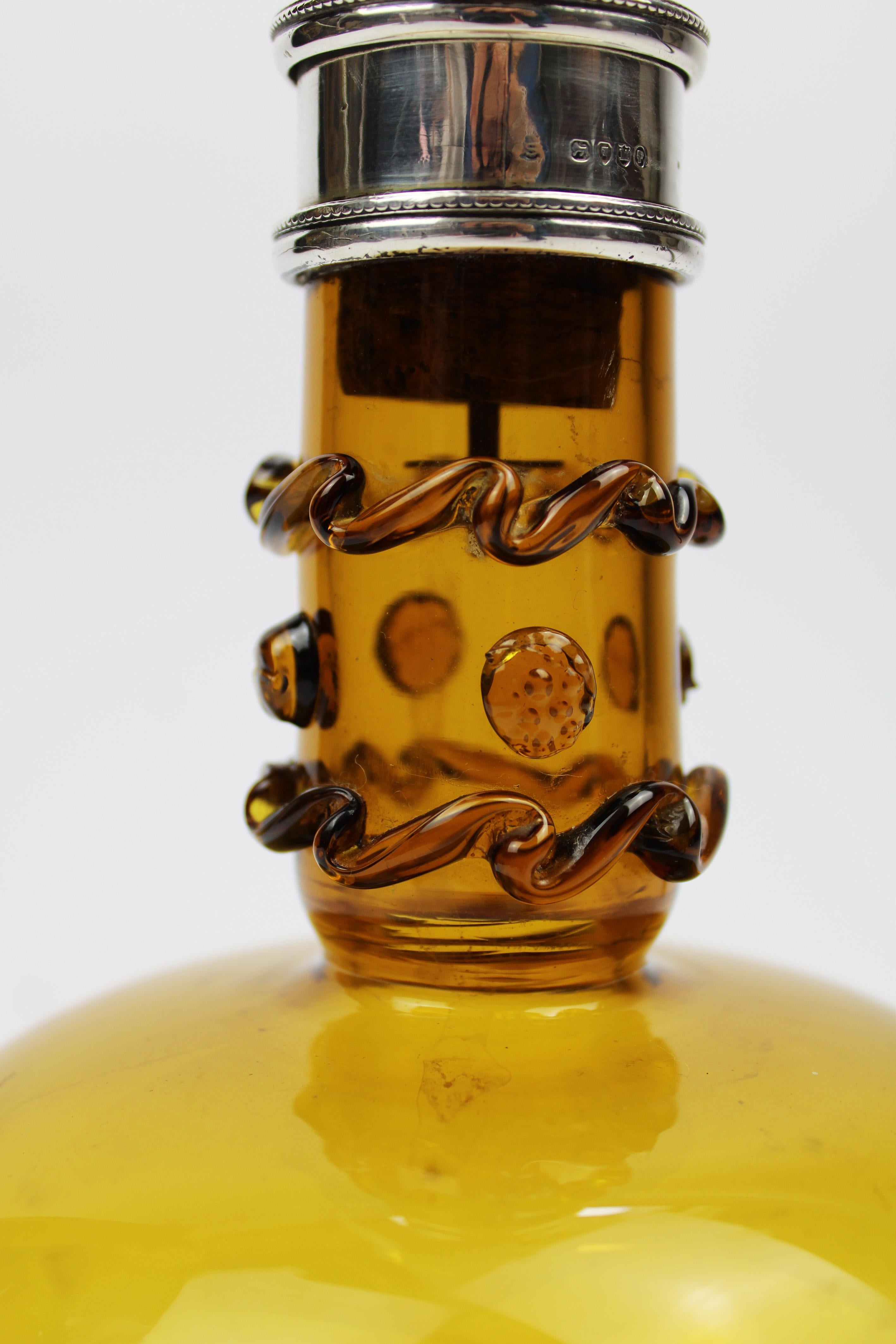Victorian Silver mounted Amber Decanter Lion Stopper Hallmarked London 1898 In Good Condition For Sale In Antwerpen, BE