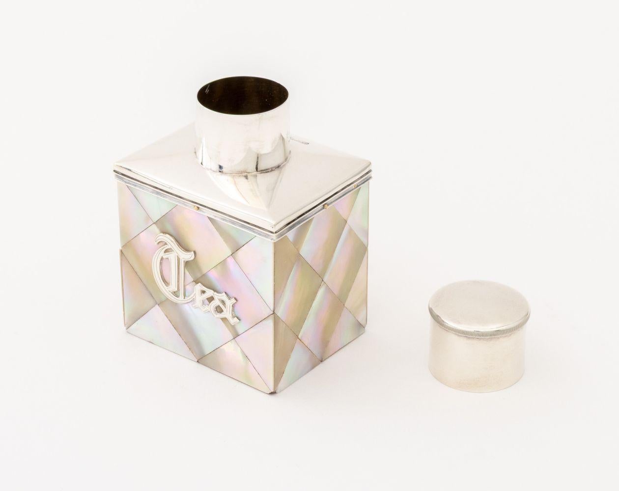 Vittoriano Porta tè vittoriano in madreperla montato in argento in vendita