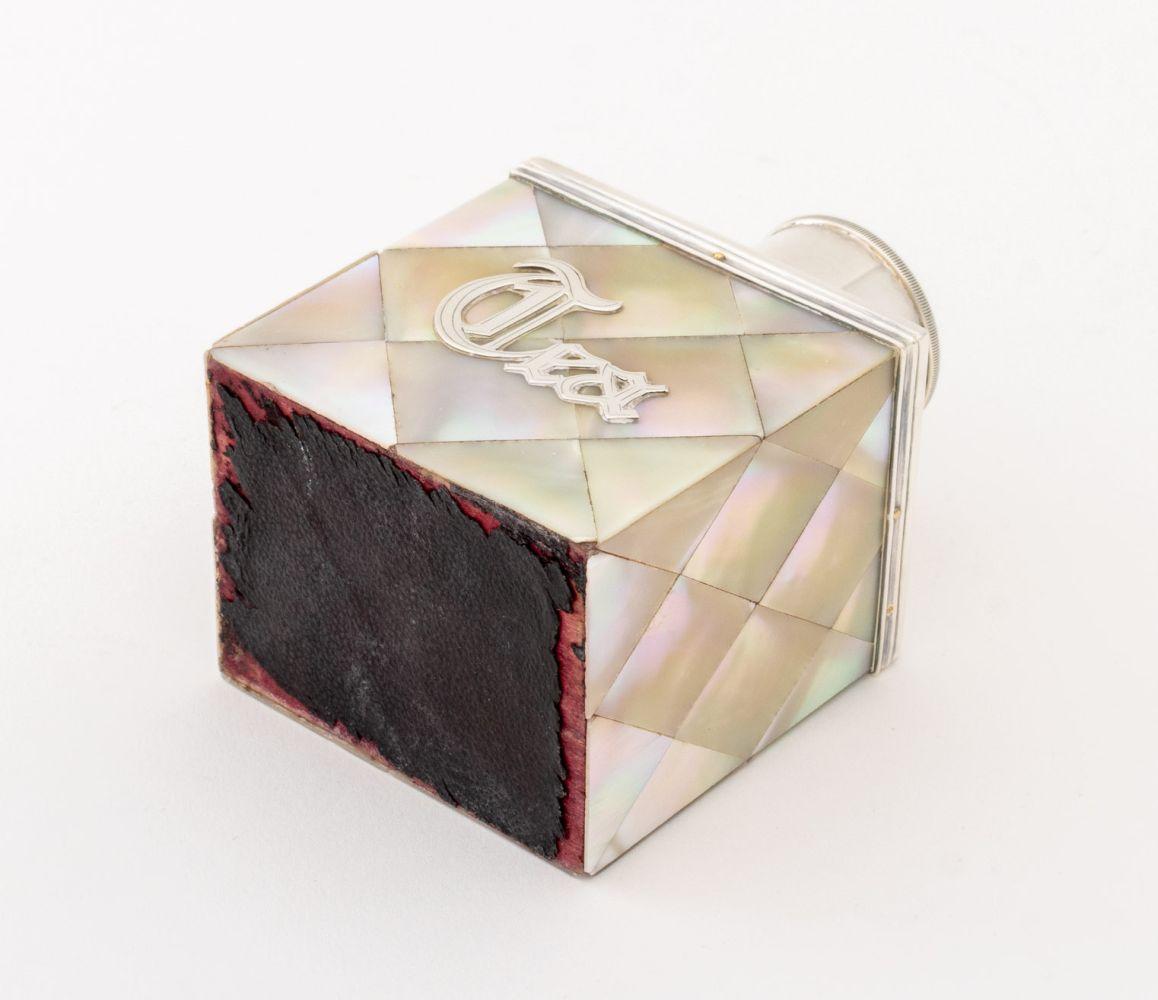 Porta tè vittoriano in madreperla montato in argento in vendita 2