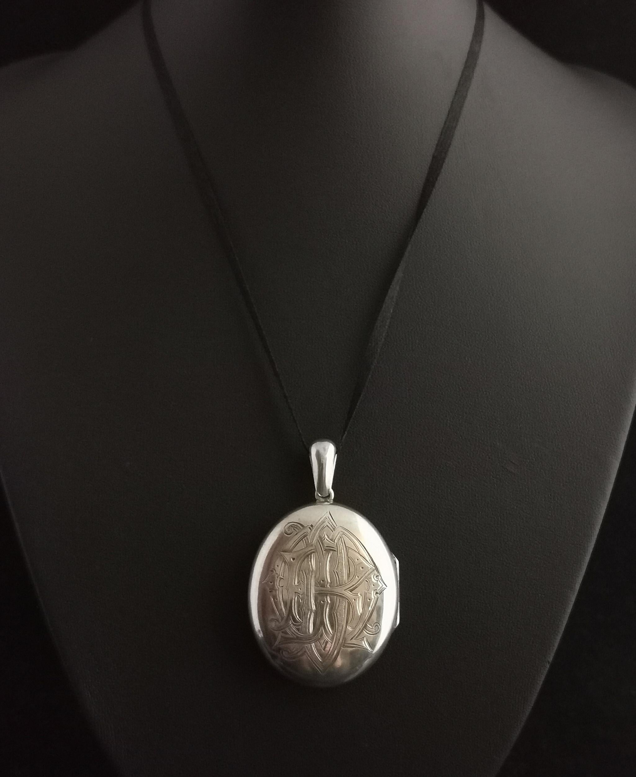 Viktorianische Silber-Trauer-Medaillon:: monogrammiert:: graviert (Spätviktorianisch)