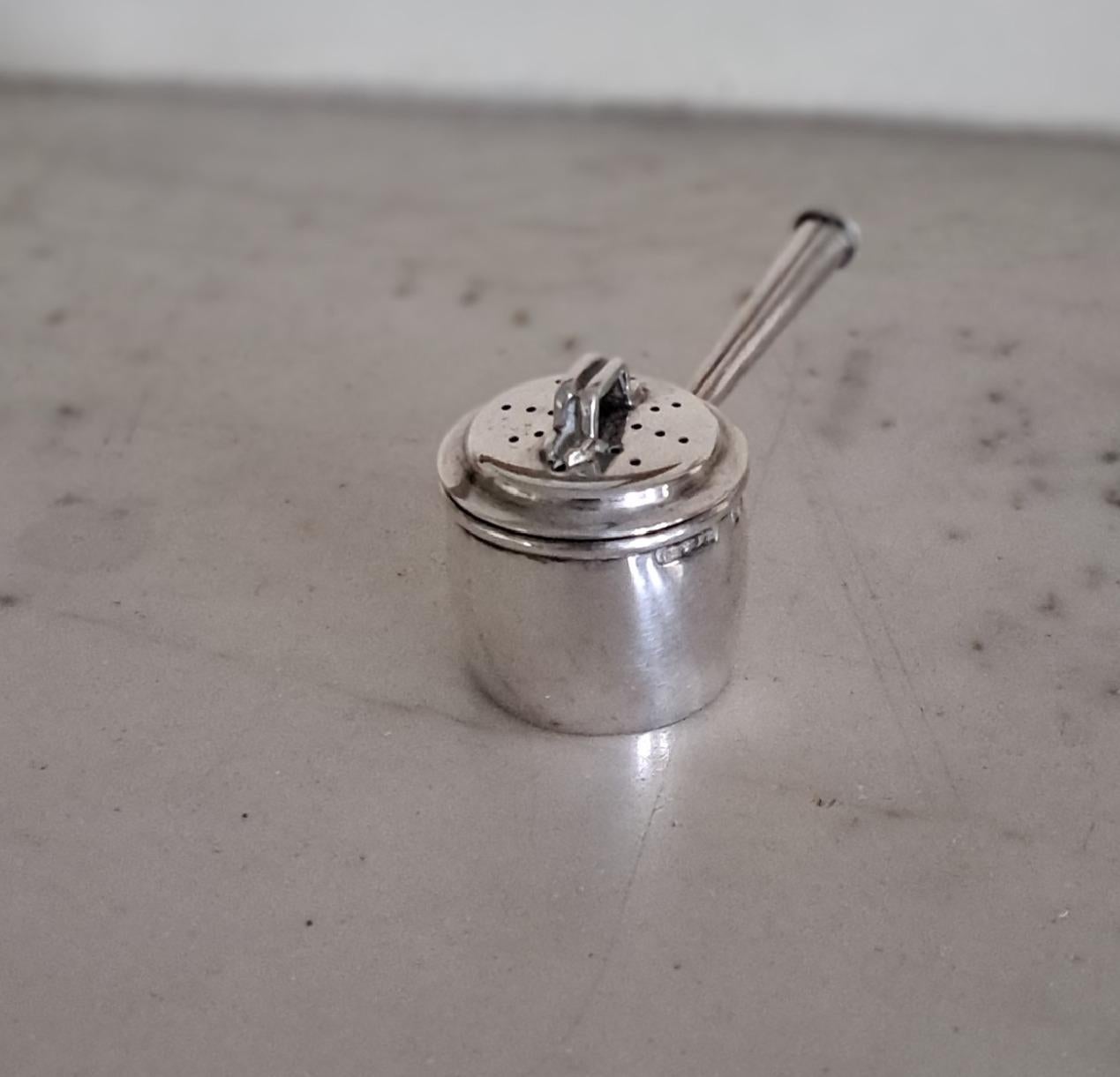 Peperoncino vittoriano in argento, modellato  come una pentola In condizioni buone in vendita a York, GB
